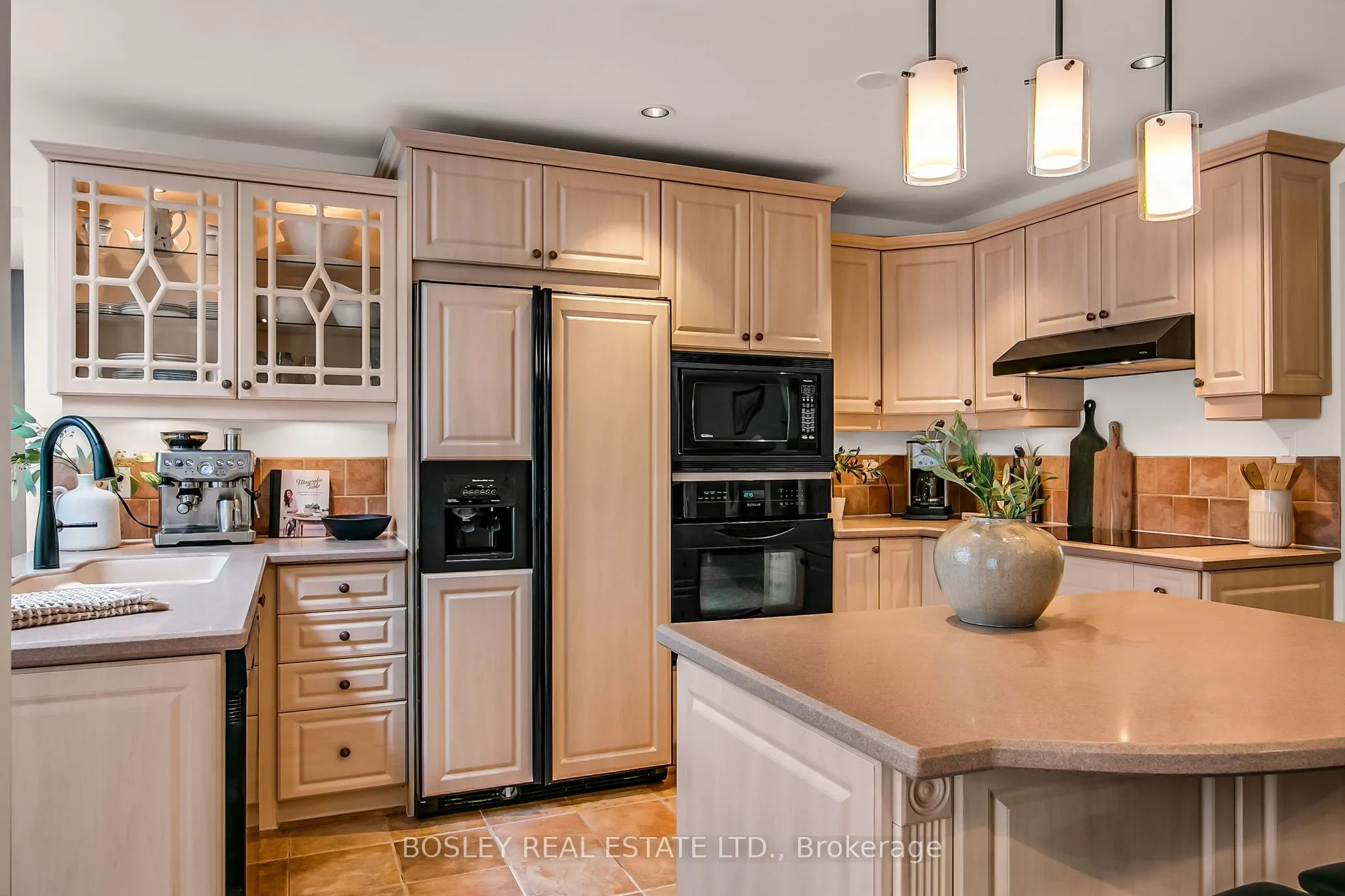 769 Lochness Crescent