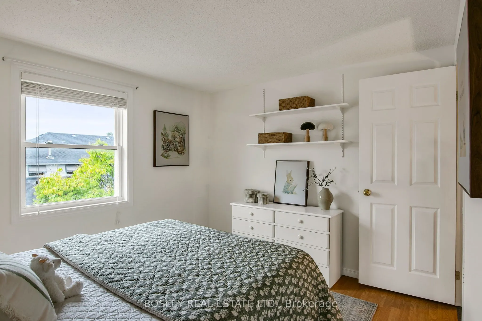769 Lochness Crescent