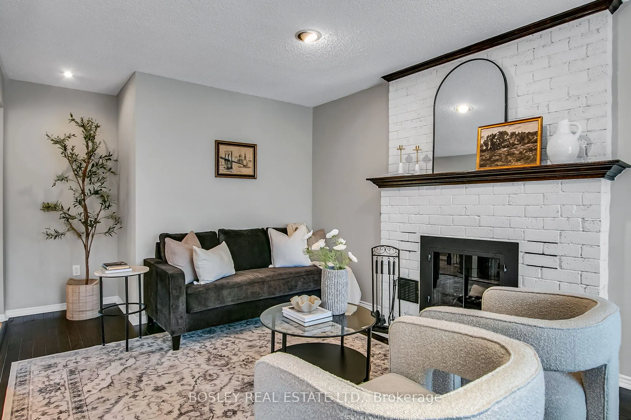 769 Lochness Crescent
