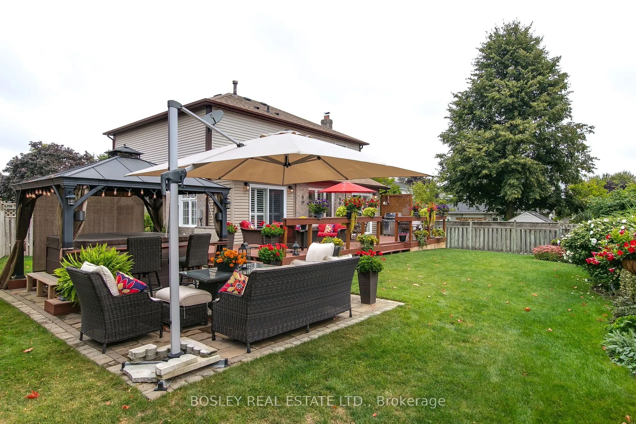 769 Lochness Crescent