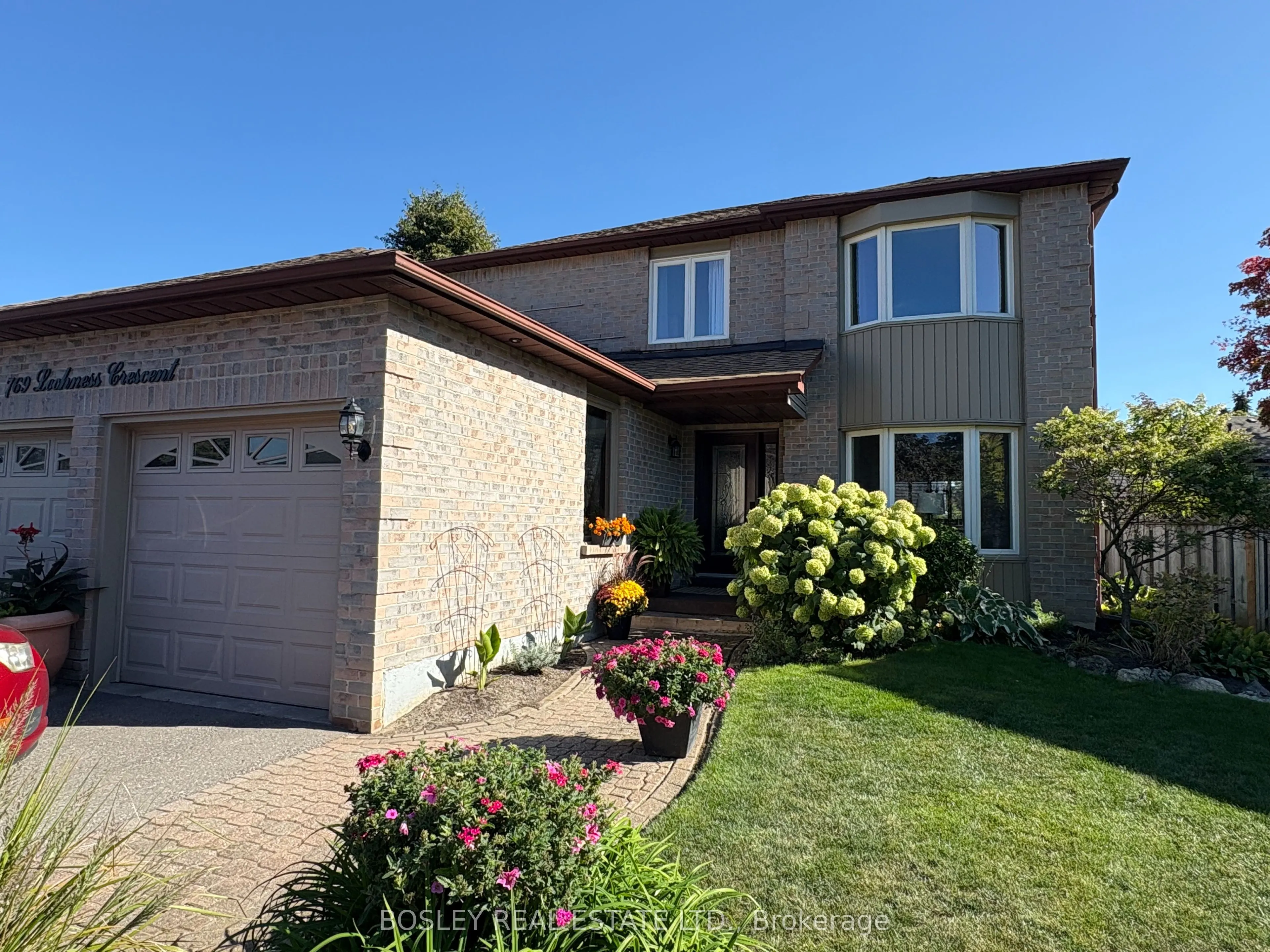 769 Lochness Crescent