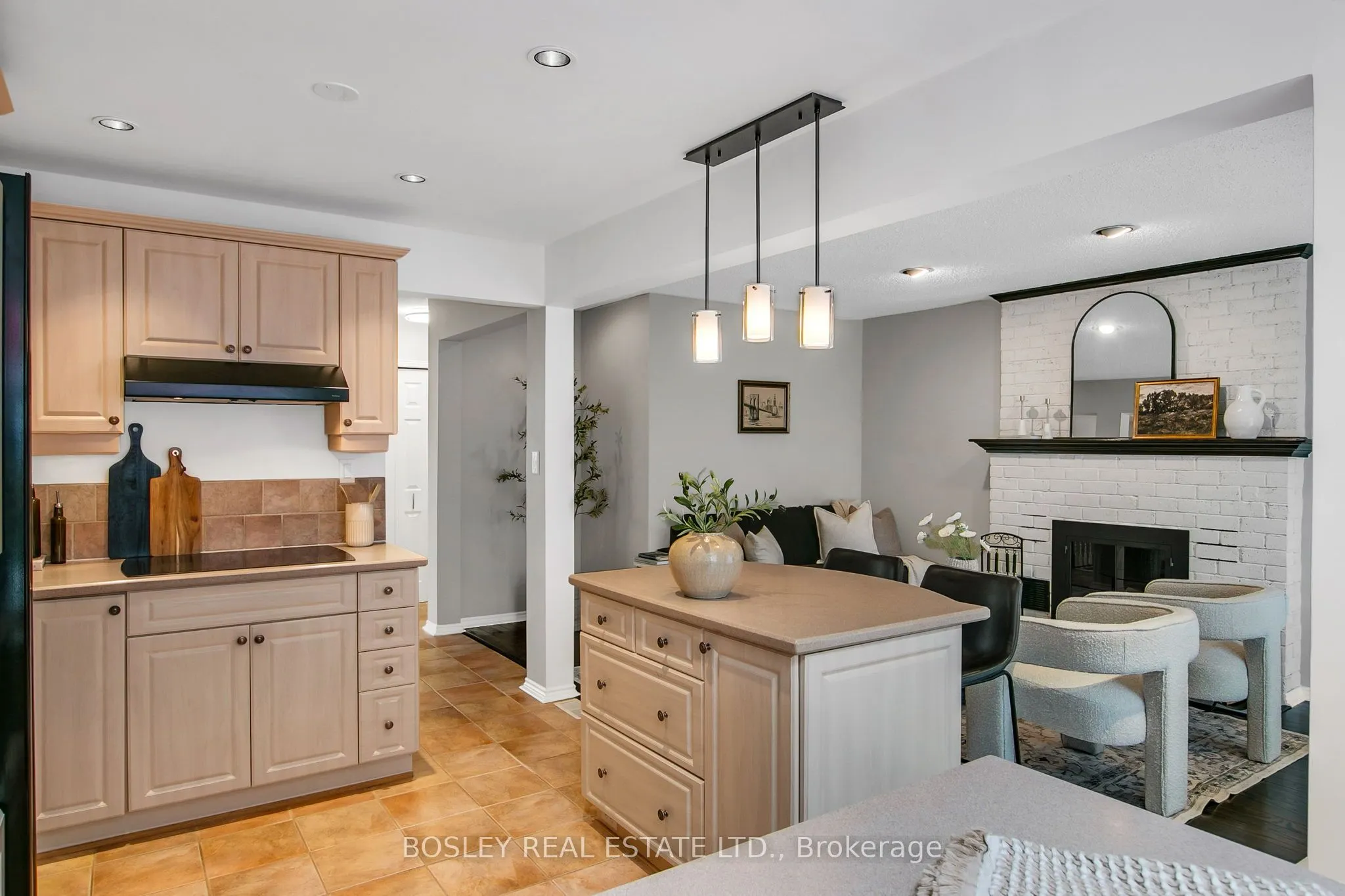 769 Lochness Crescent