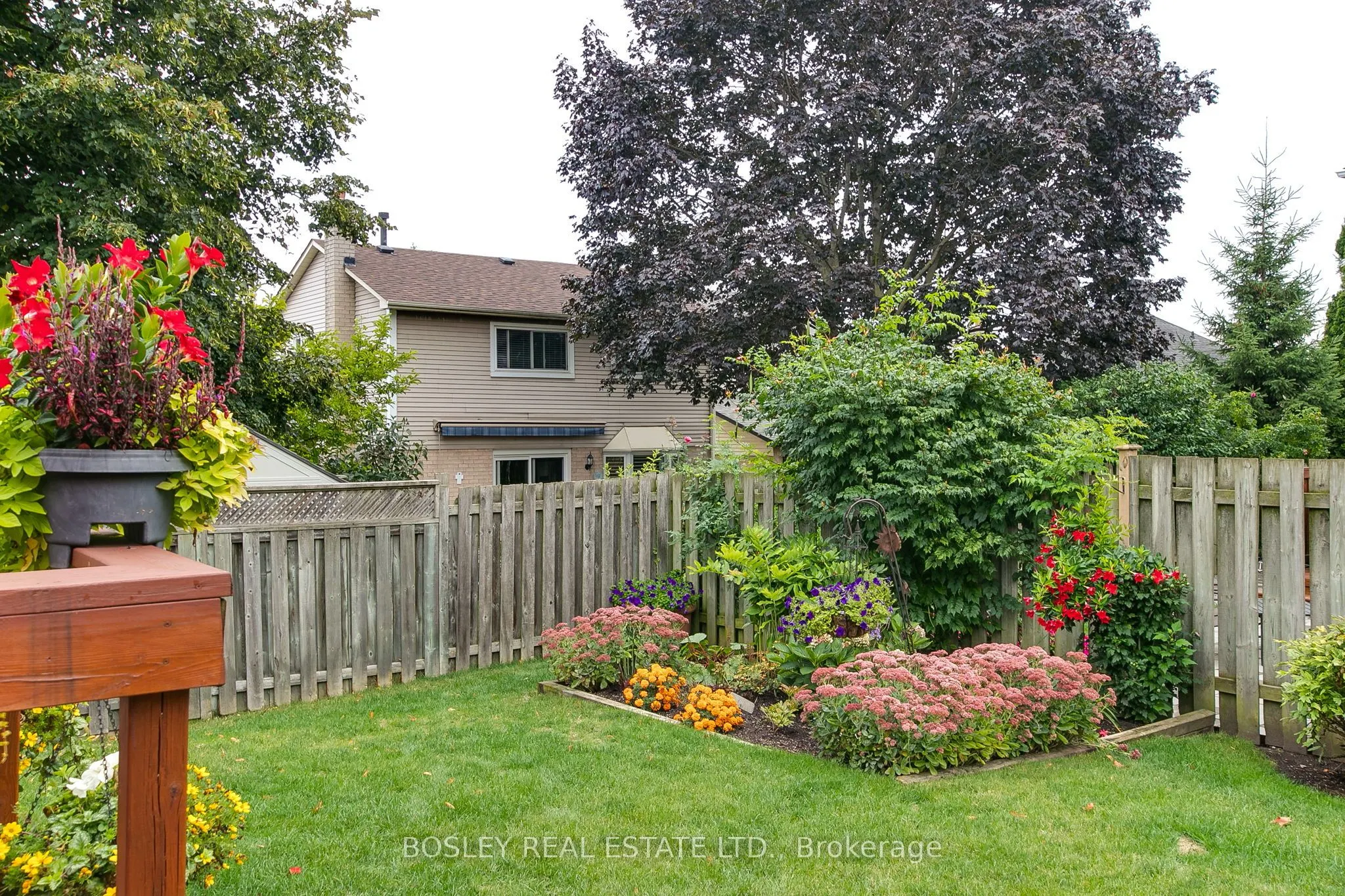 769 Lochness Crescent