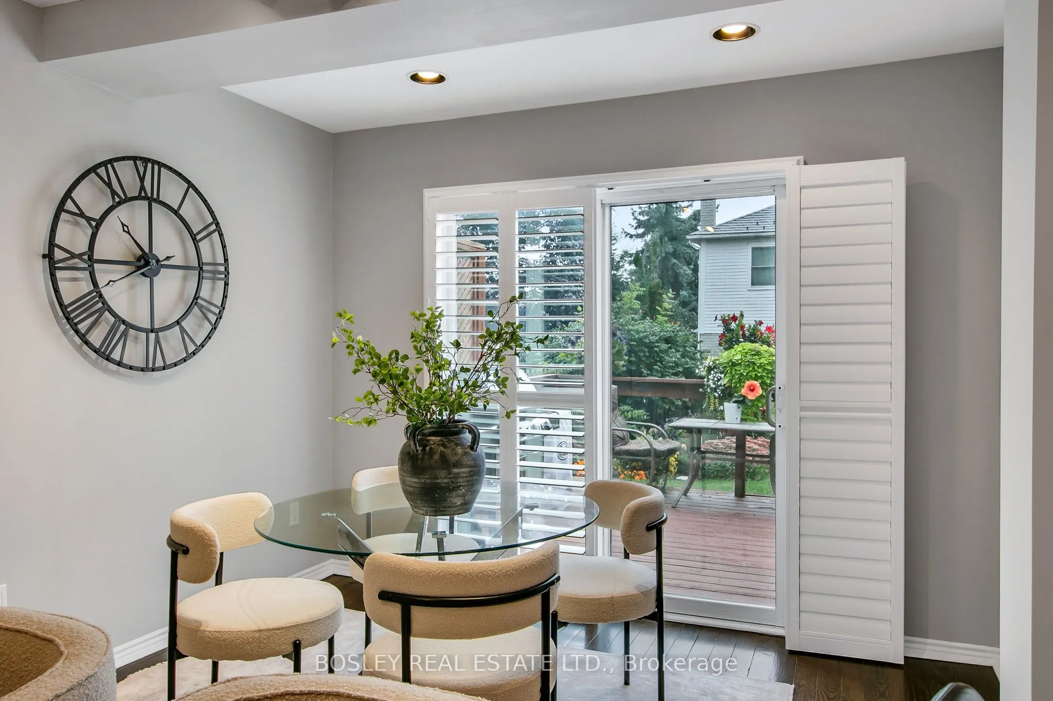 769 Lochness Crescent