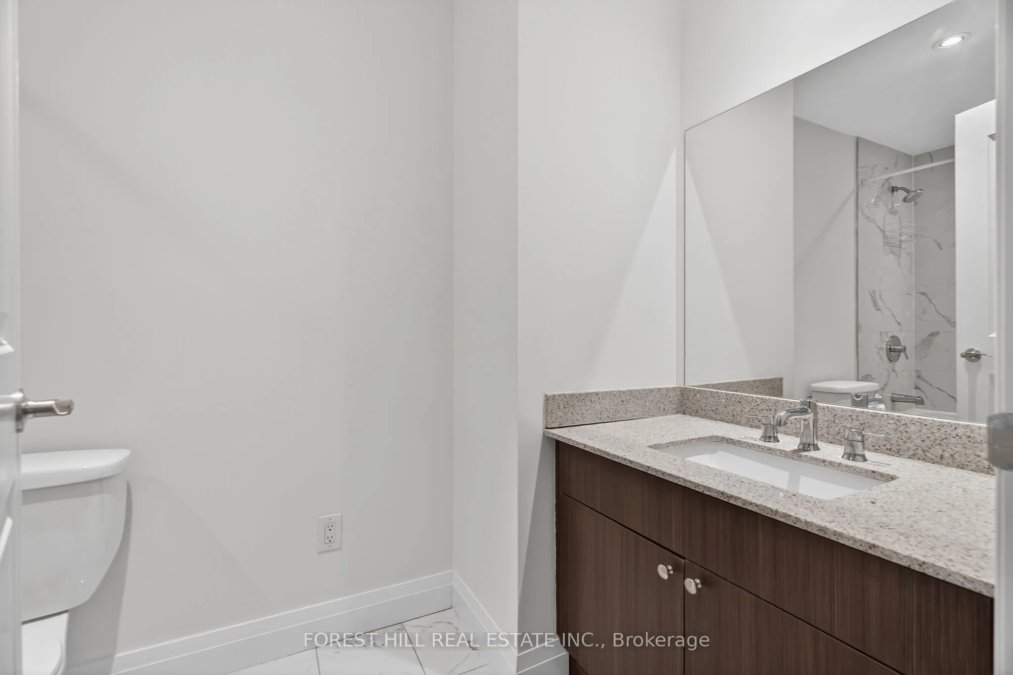 200 Woodbine Avenue, #402