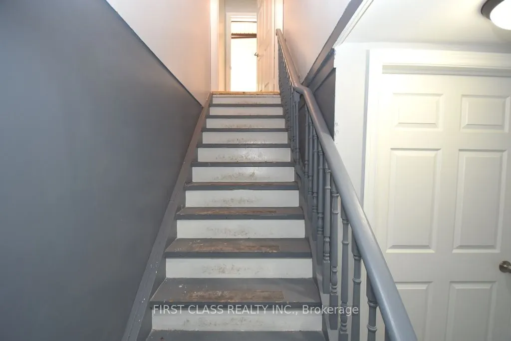 1506 Simcoe Street N, #B2
