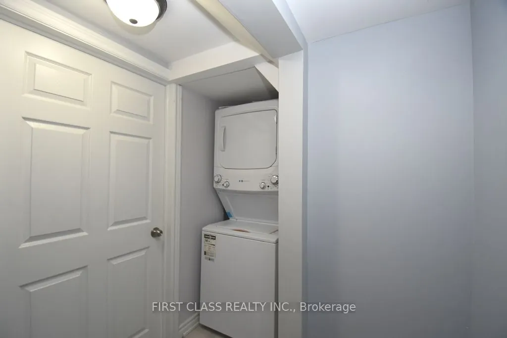1506 Simcoe Street N, #B2