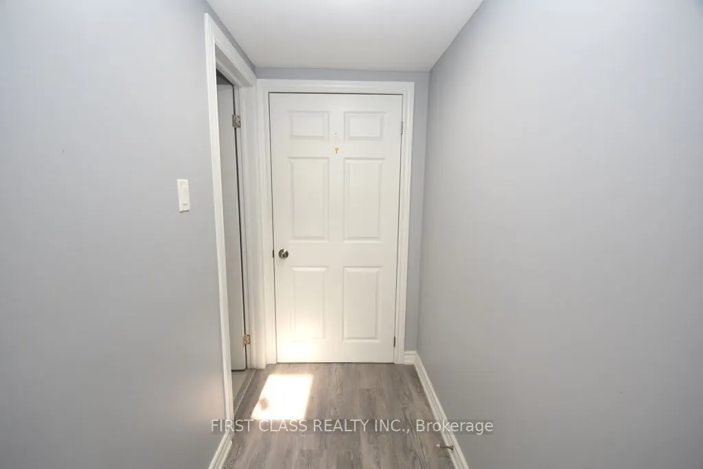 1506 Simcoe Street N, #B2