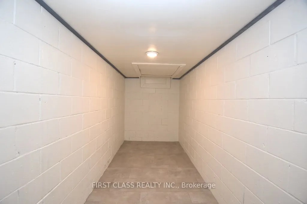 1506 Simcoe Street N, #B2