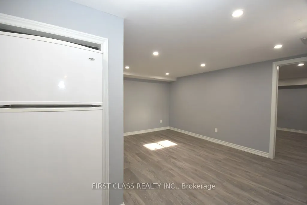 1506 Simcoe Street N, #B2