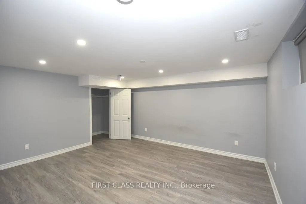 1506 Simcoe Street N, #B2