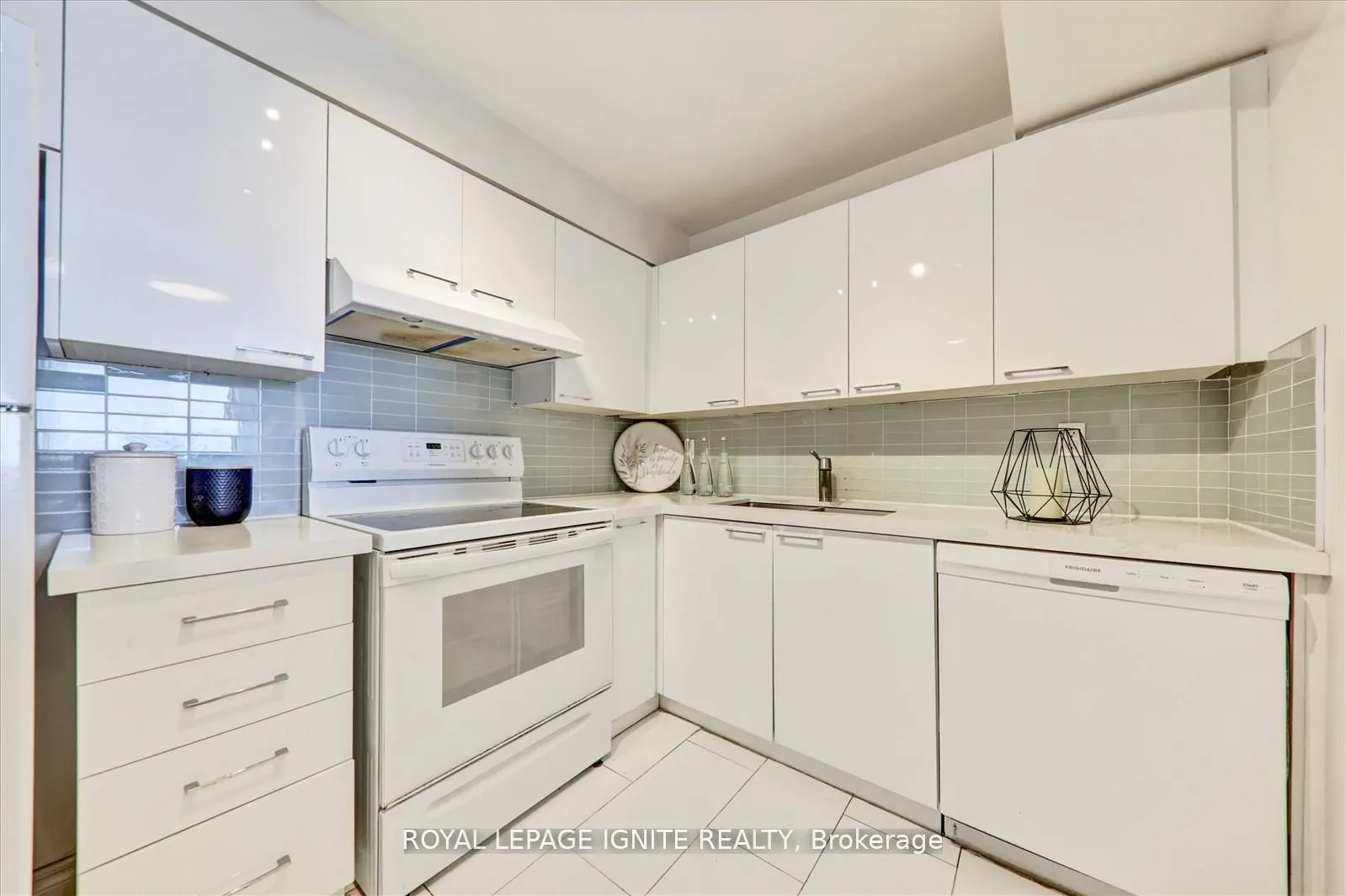 330 McCowan Road, #PH 1914