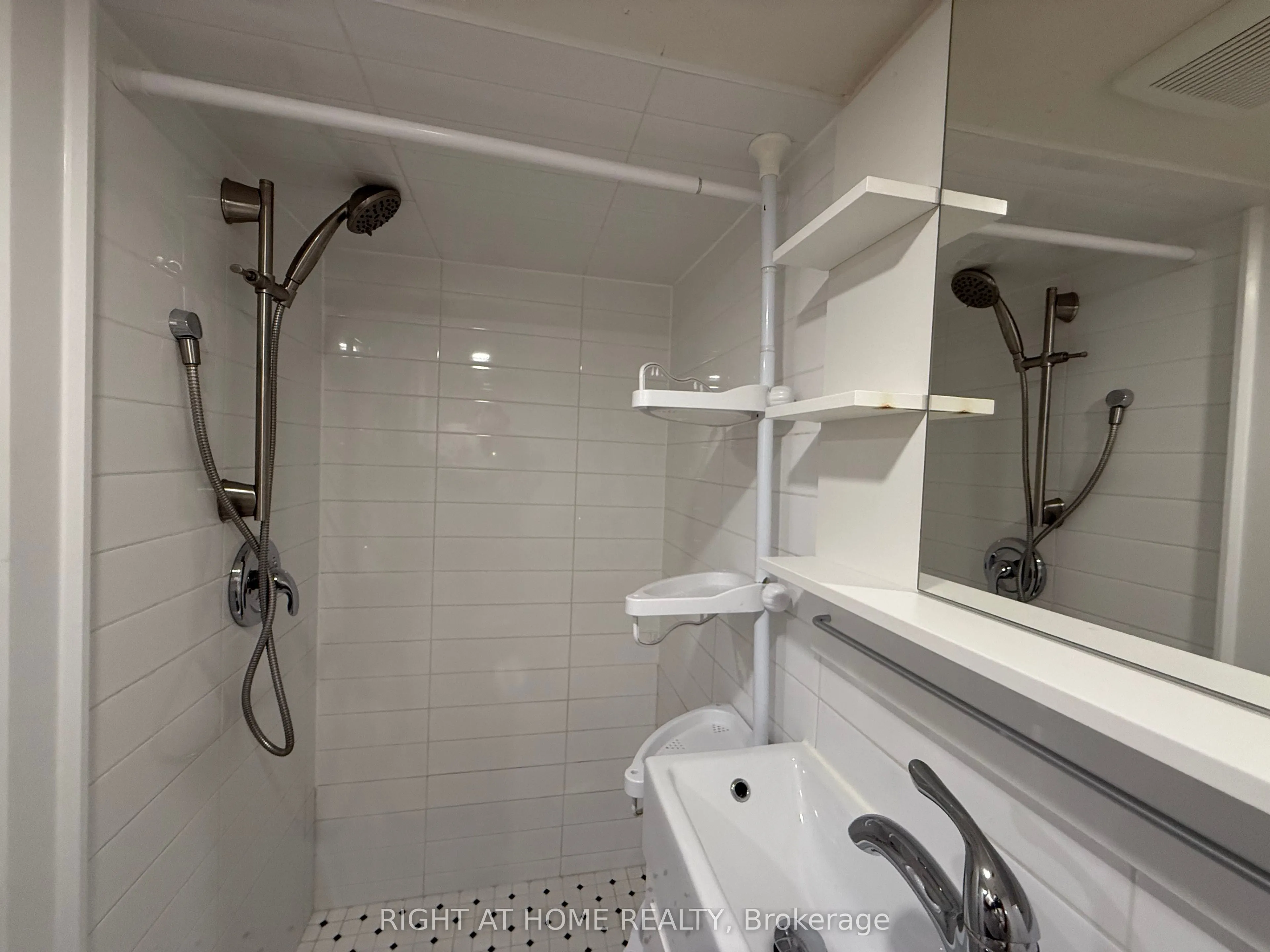 22 Glenside Avenue, #Lower