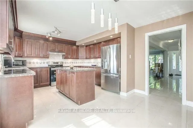 28 Hawkstone Crescent