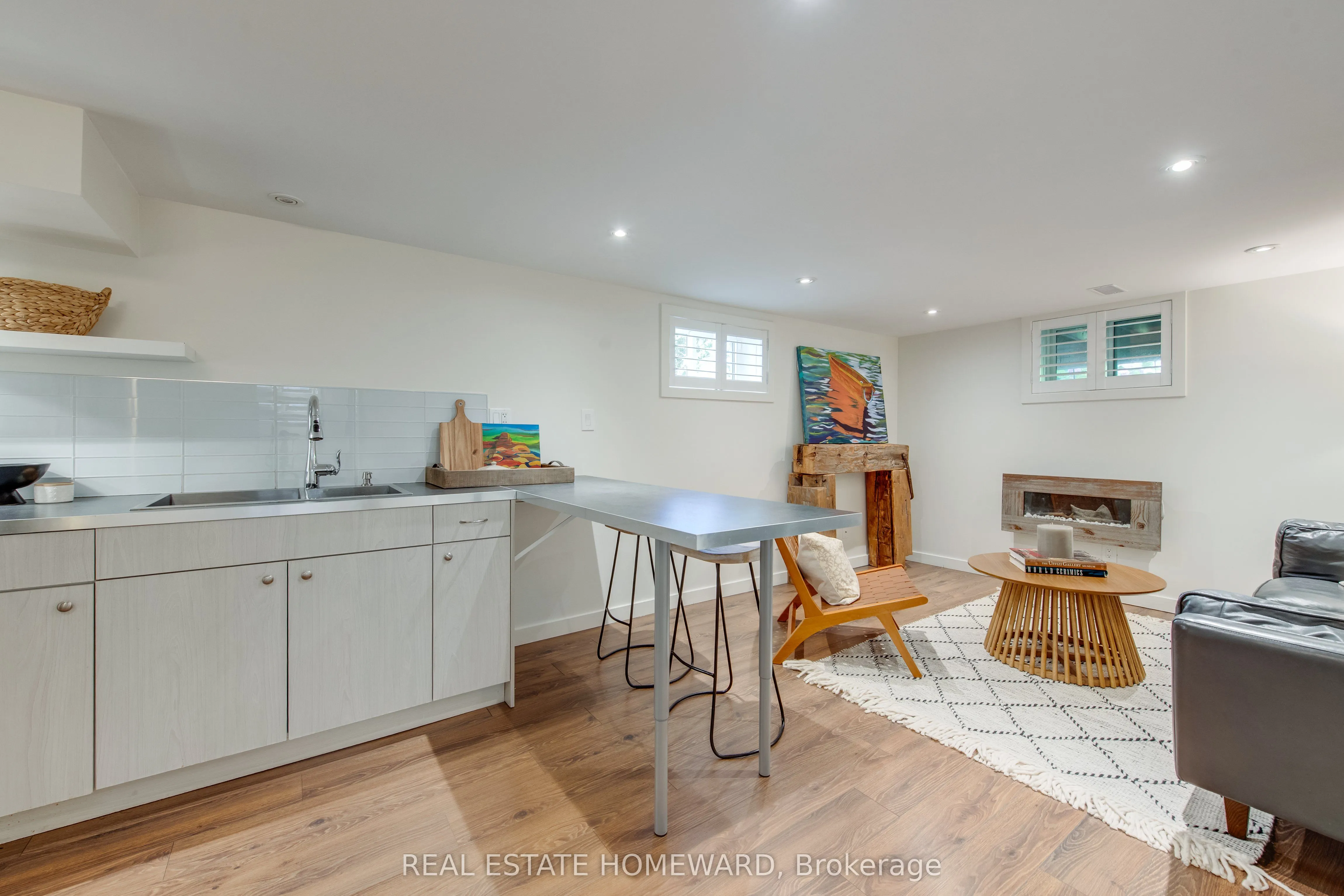 52 Harewood Avenue