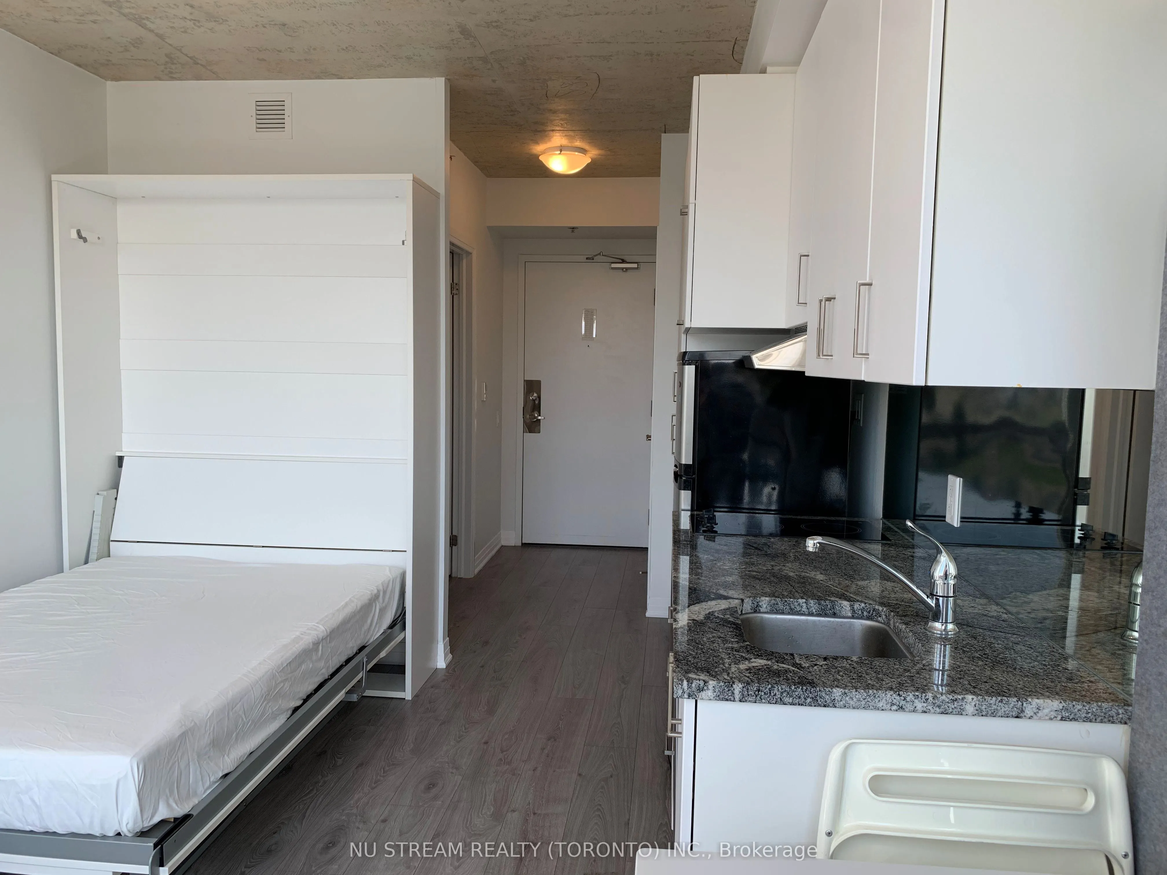 1900 Simcoe Street N, #424