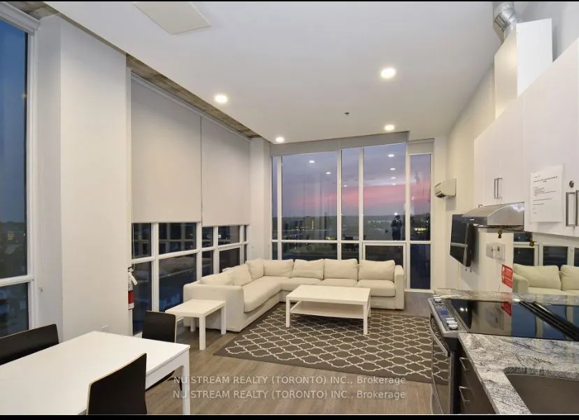 1900 Simcoe Street N, #424