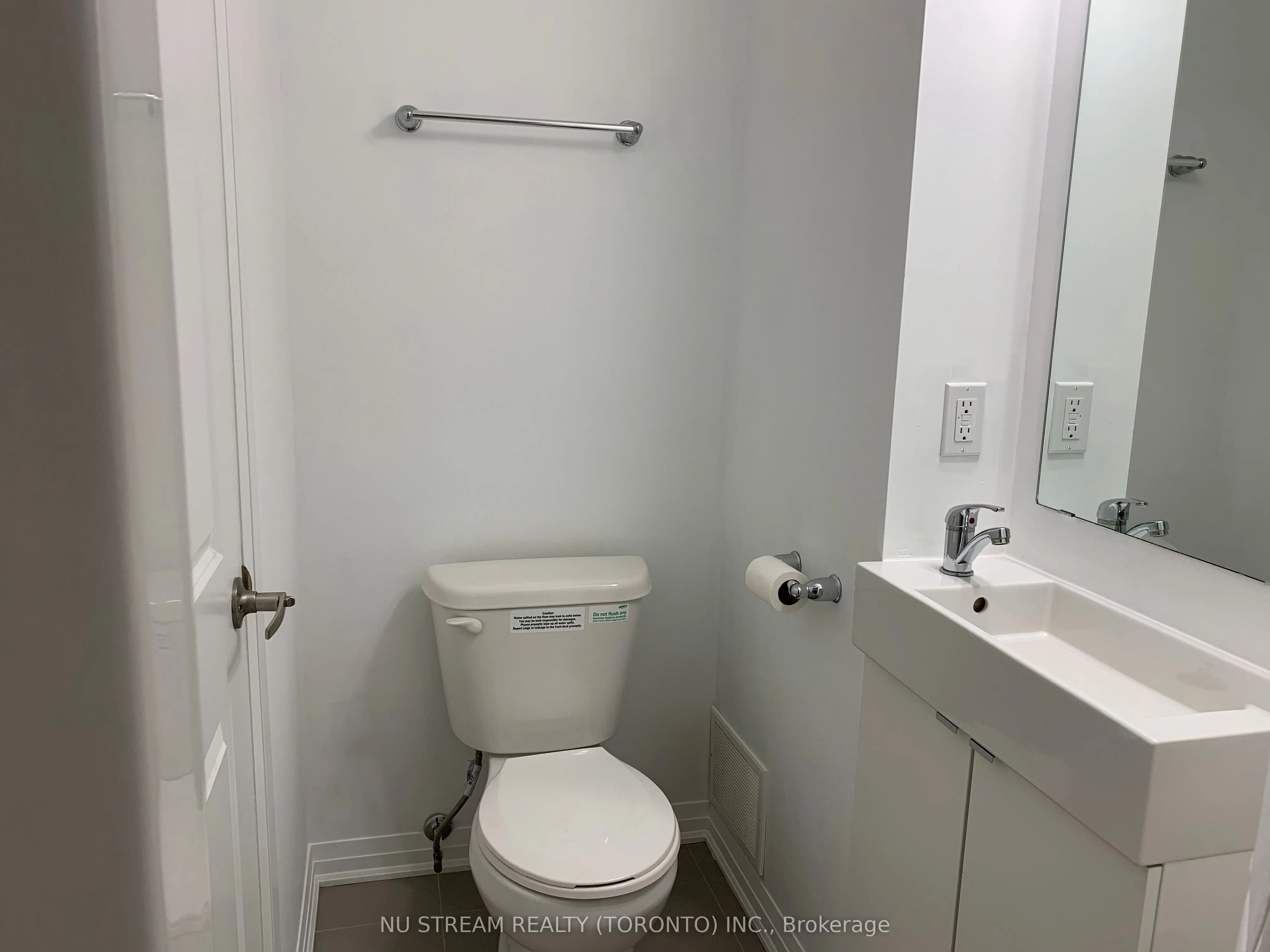 1900 Simcoe Street N, #424