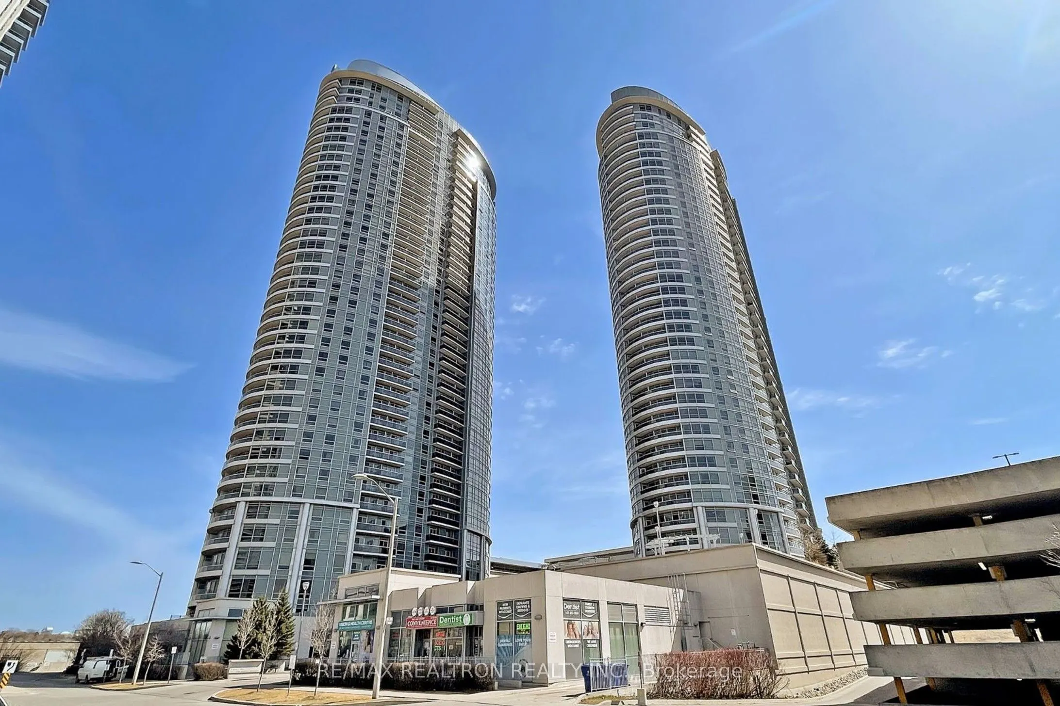125 Village Green Square, #911