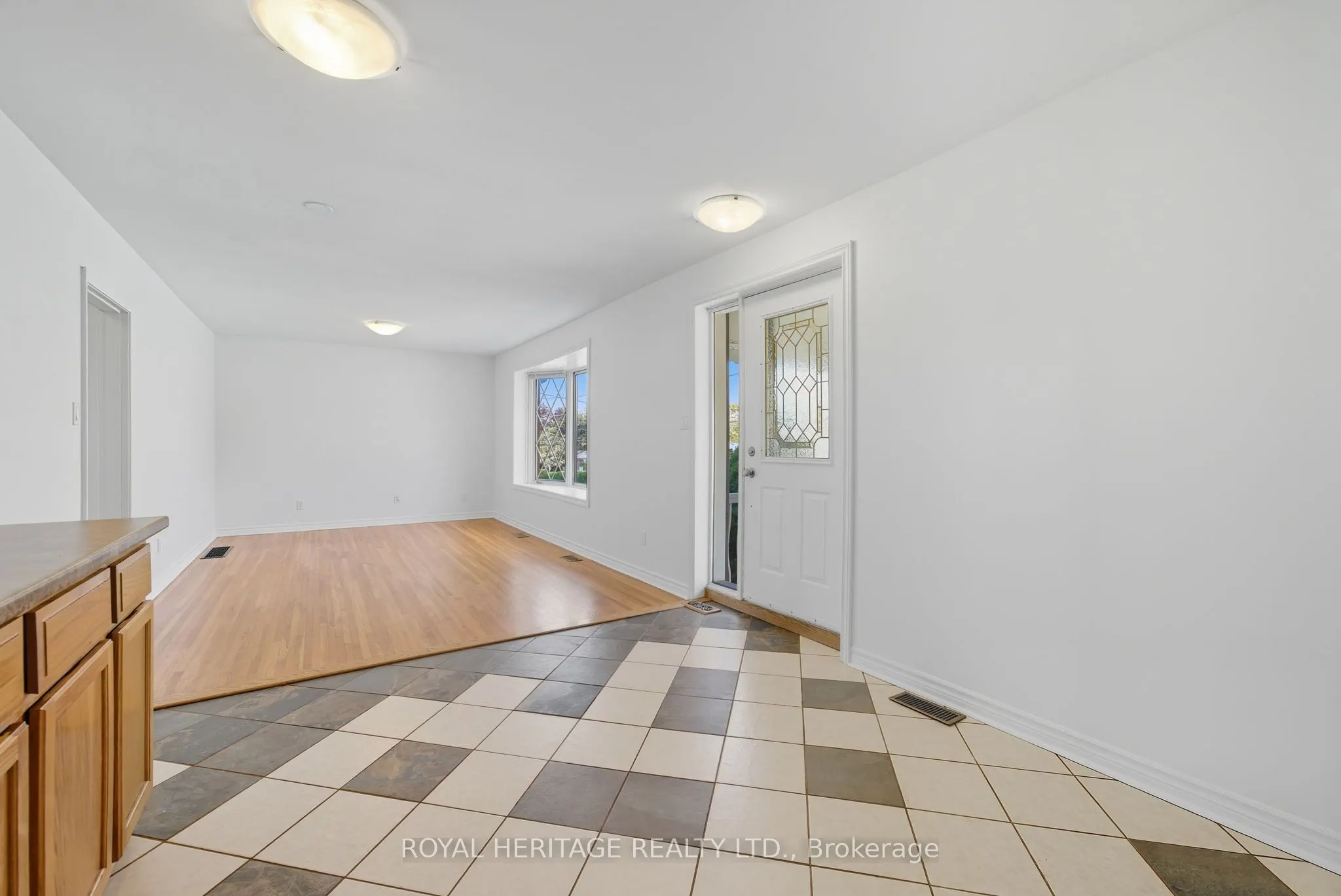 713 Burns Street W, #Main