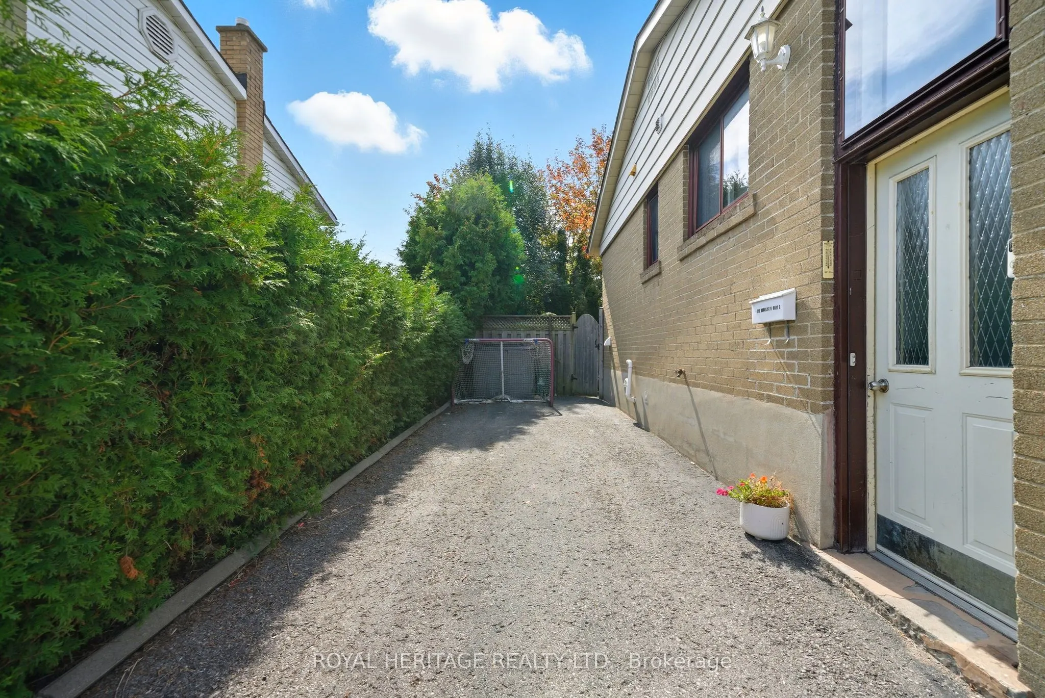 713 Burns Street W, #Main