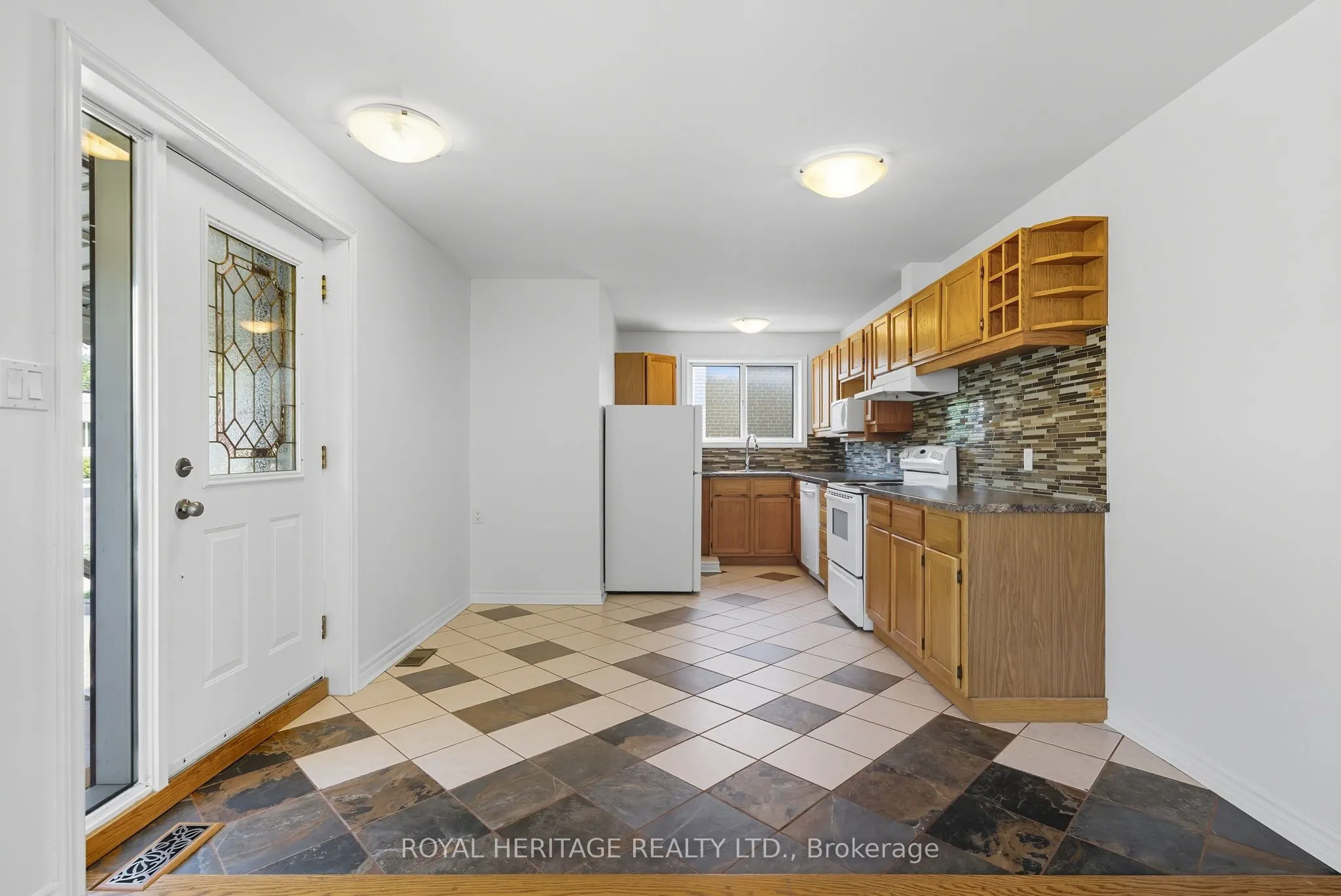 713 Burns Street W, #Main