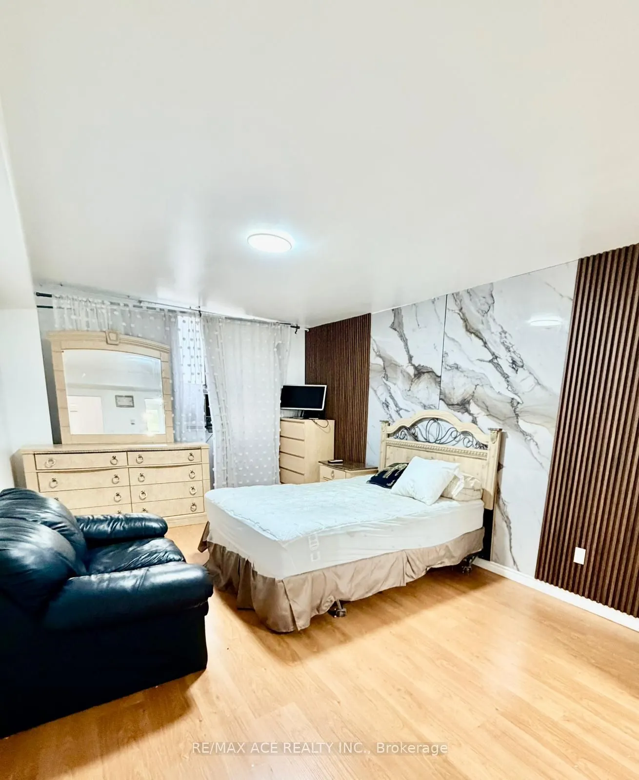 10 Crescent Town Road, #303