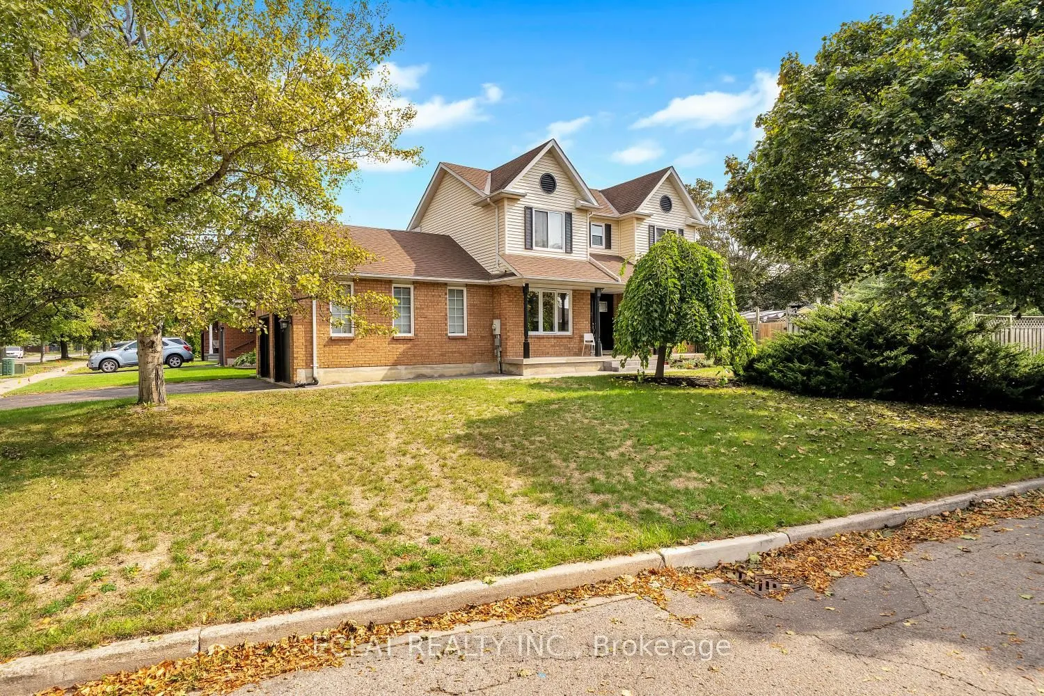 11 Strathallan Drive S