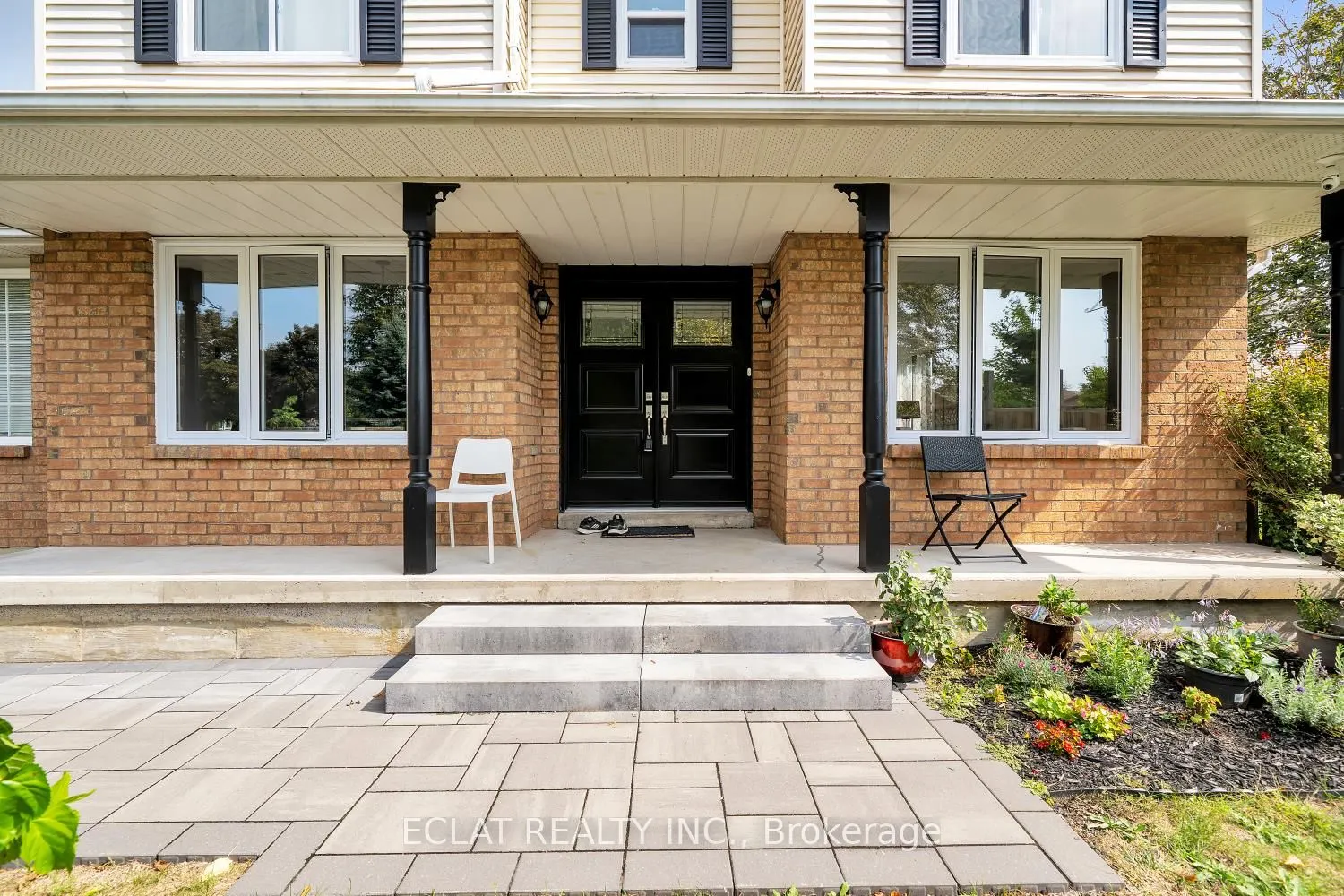 11 Strathallan Drive S