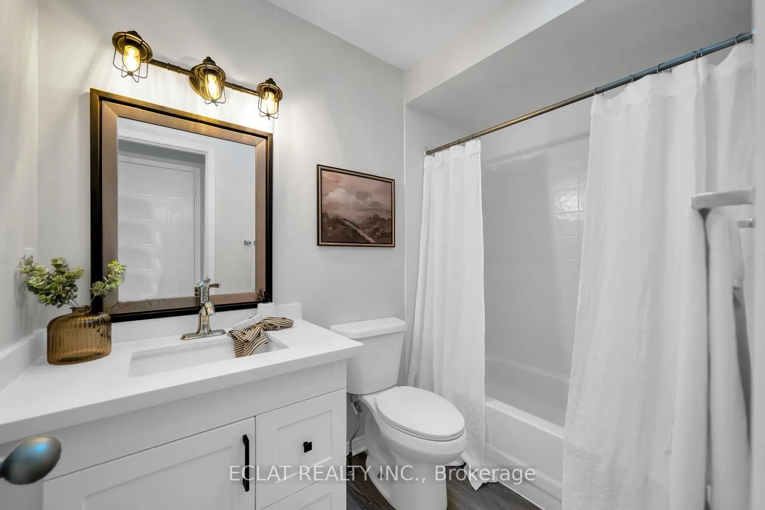 11 Strathallan Drive S