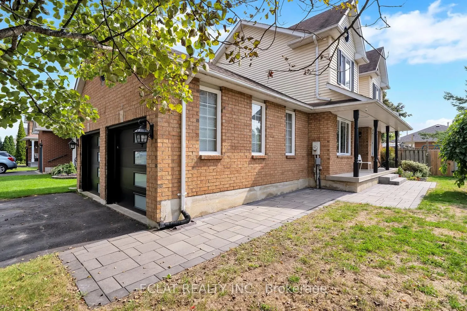 11 Strathallan Drive S