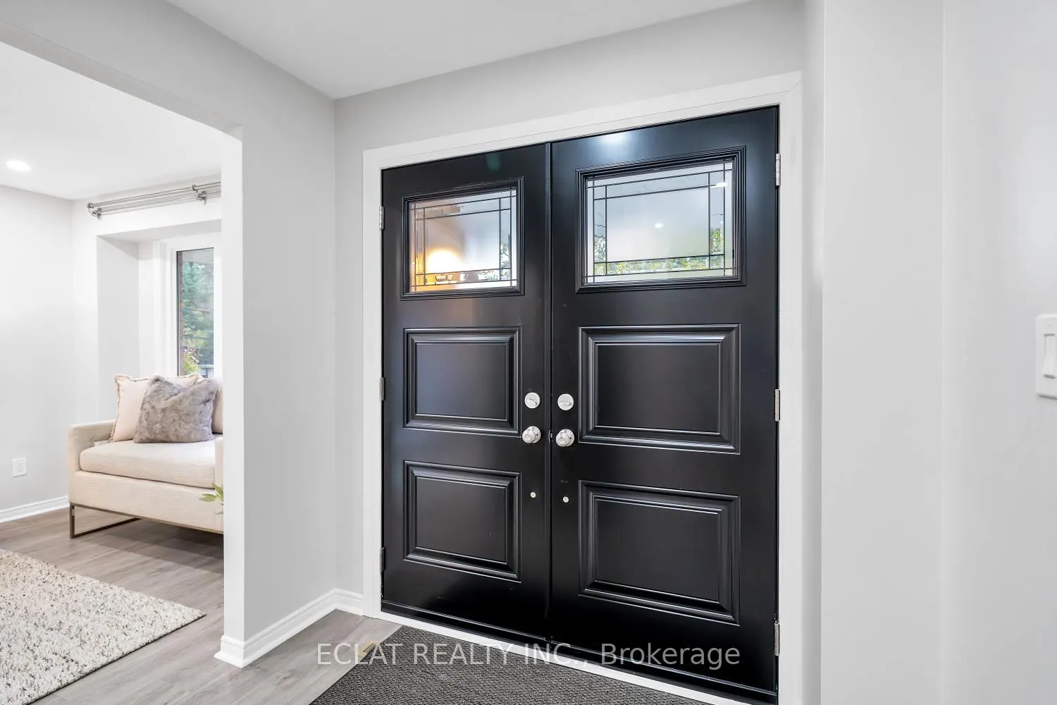 11 Strathallan Drive S