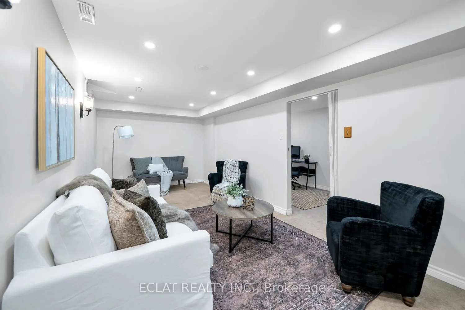 11 Strathallan Drive S