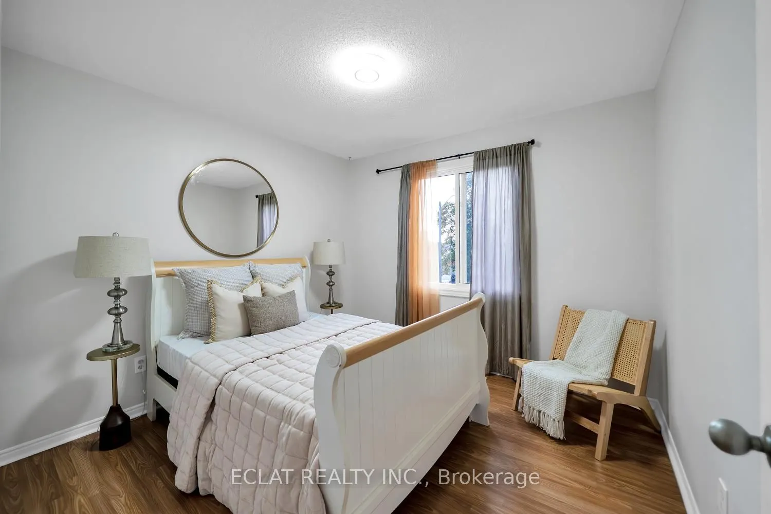 11 Strathallan Drive S