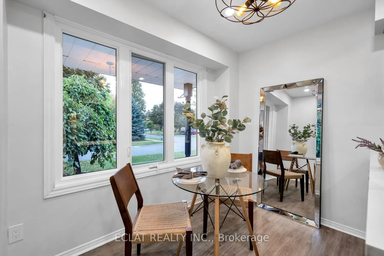 11 Strathallan Drive S