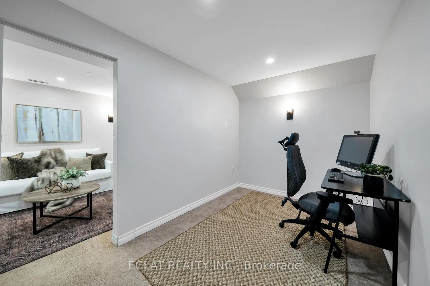 11 Strathallan Drive S