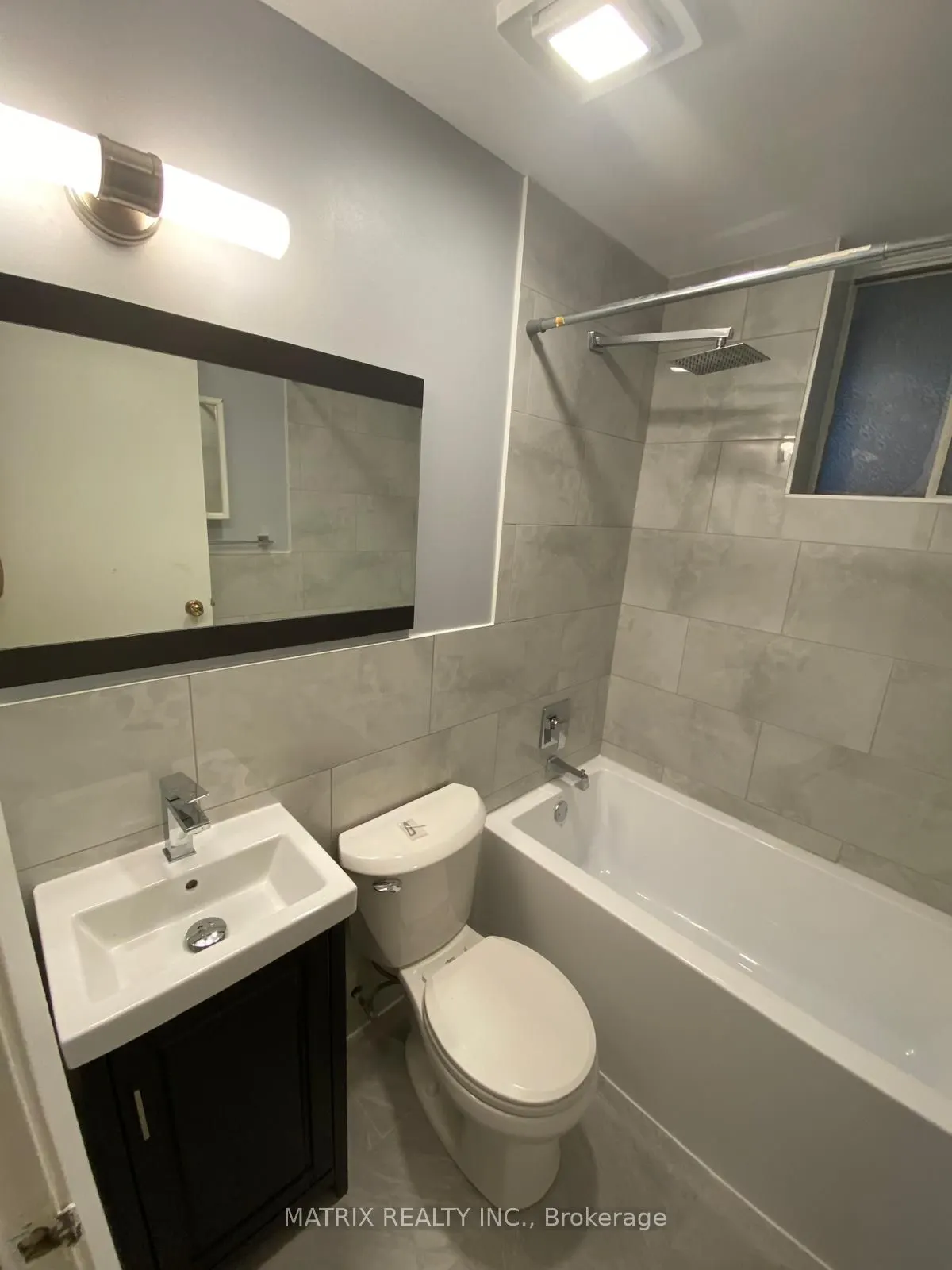 224 Taunton Road W