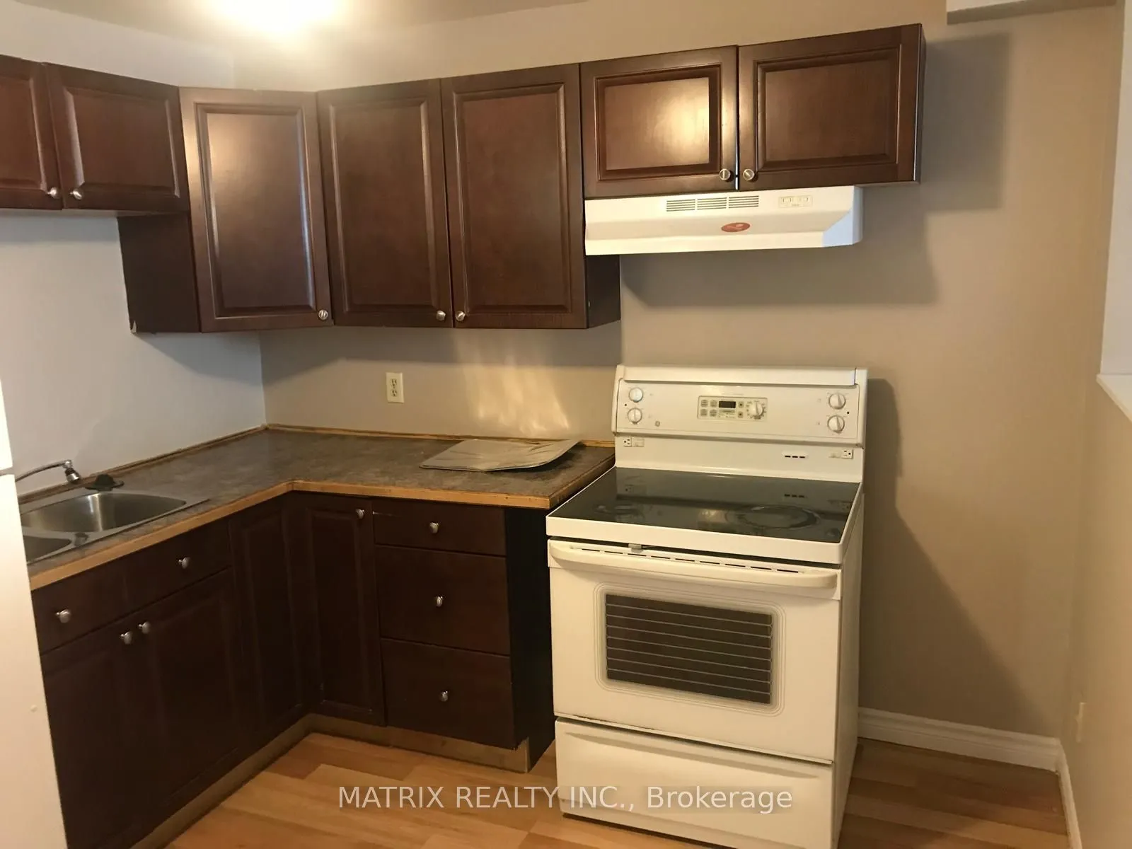 224 Taunton Road W