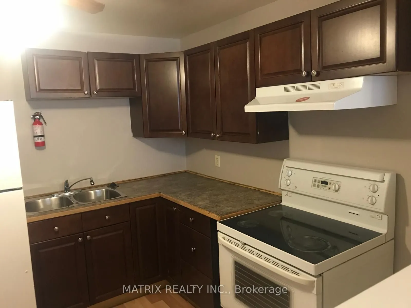 224 Taunton Road W
