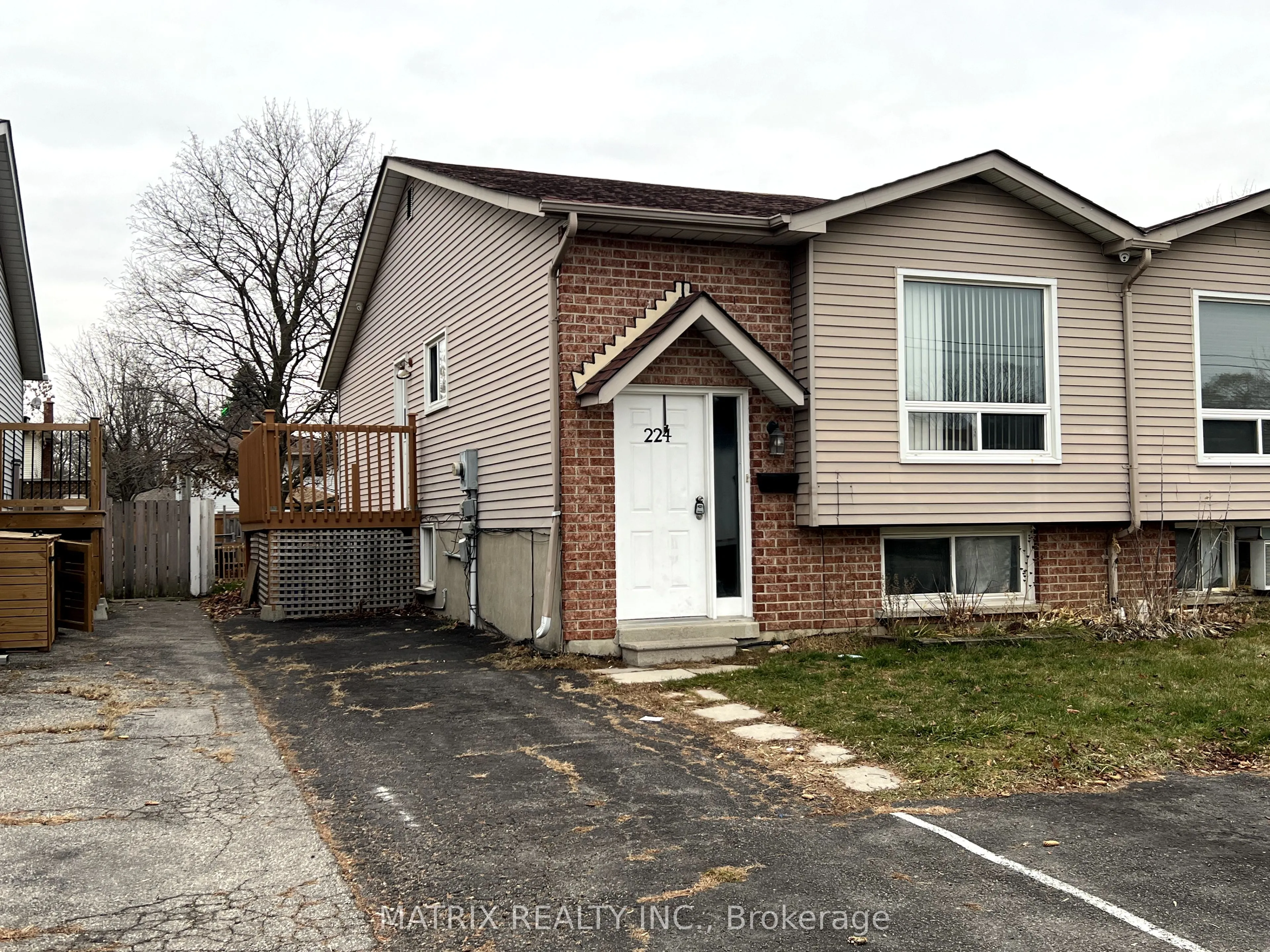 224 Taunton Road W