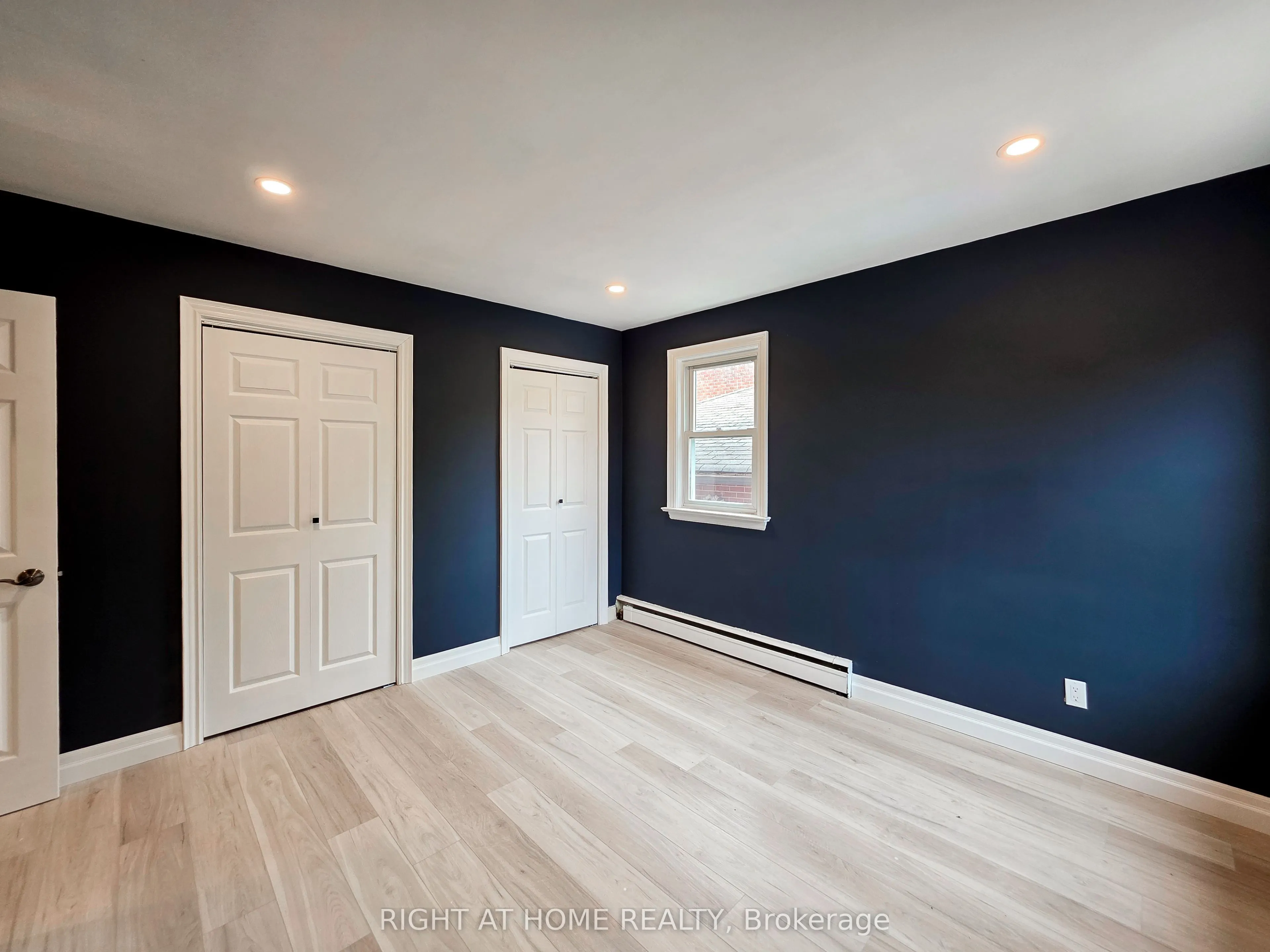 385 Mary Street N, #Main Floor