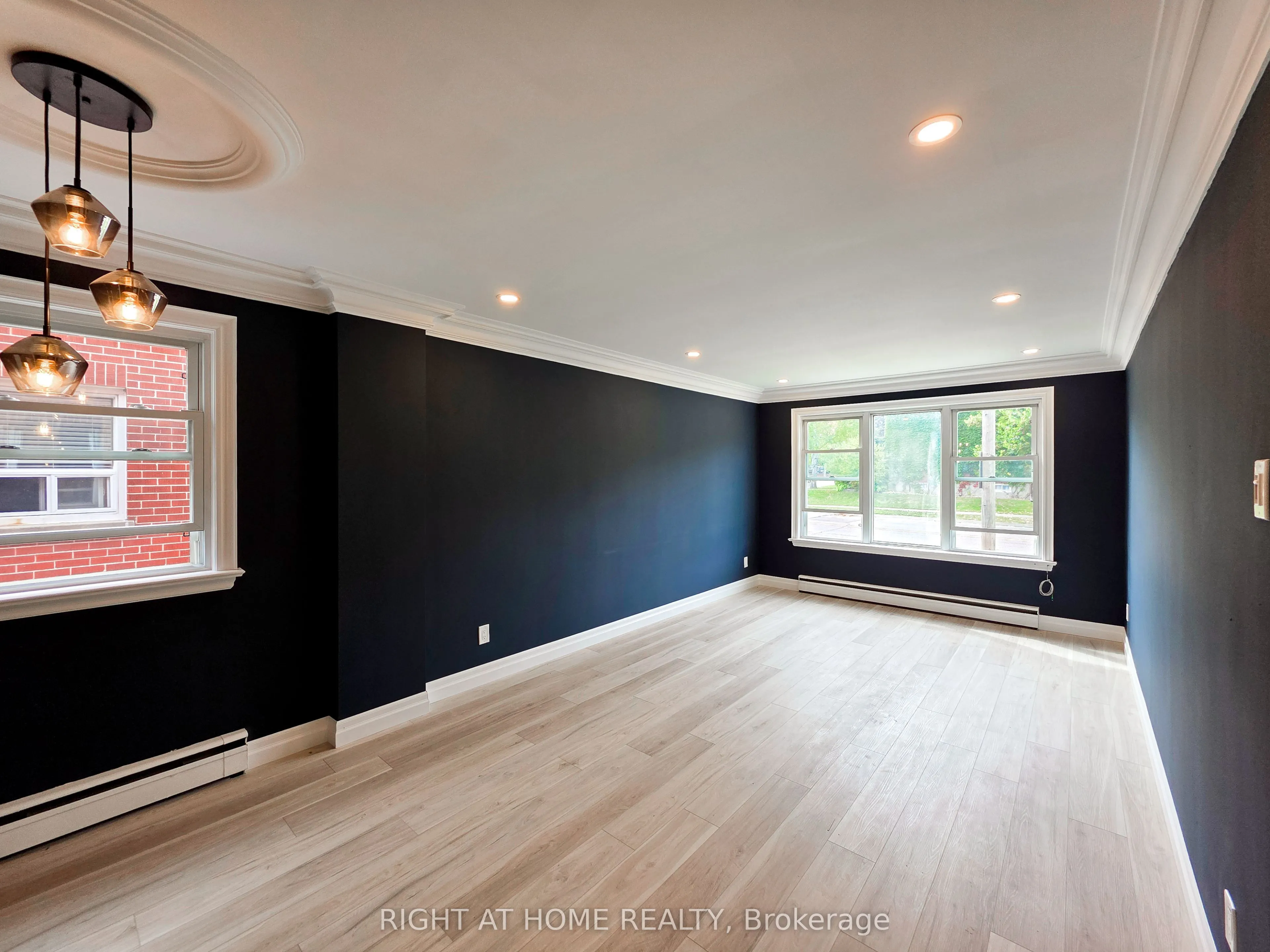 385 Mary Street N, #Main Floor