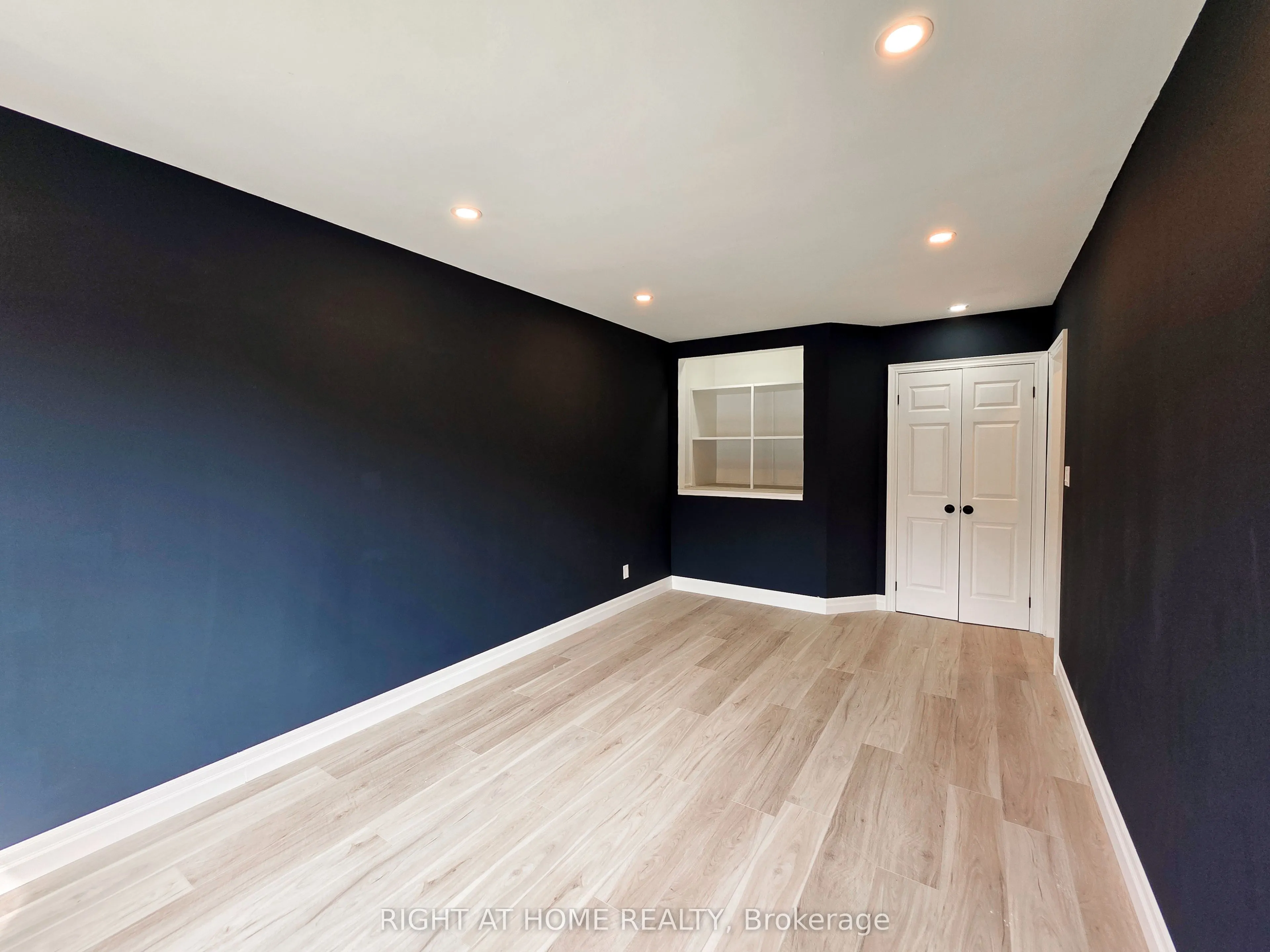385 Mary Street N, #Main Floor