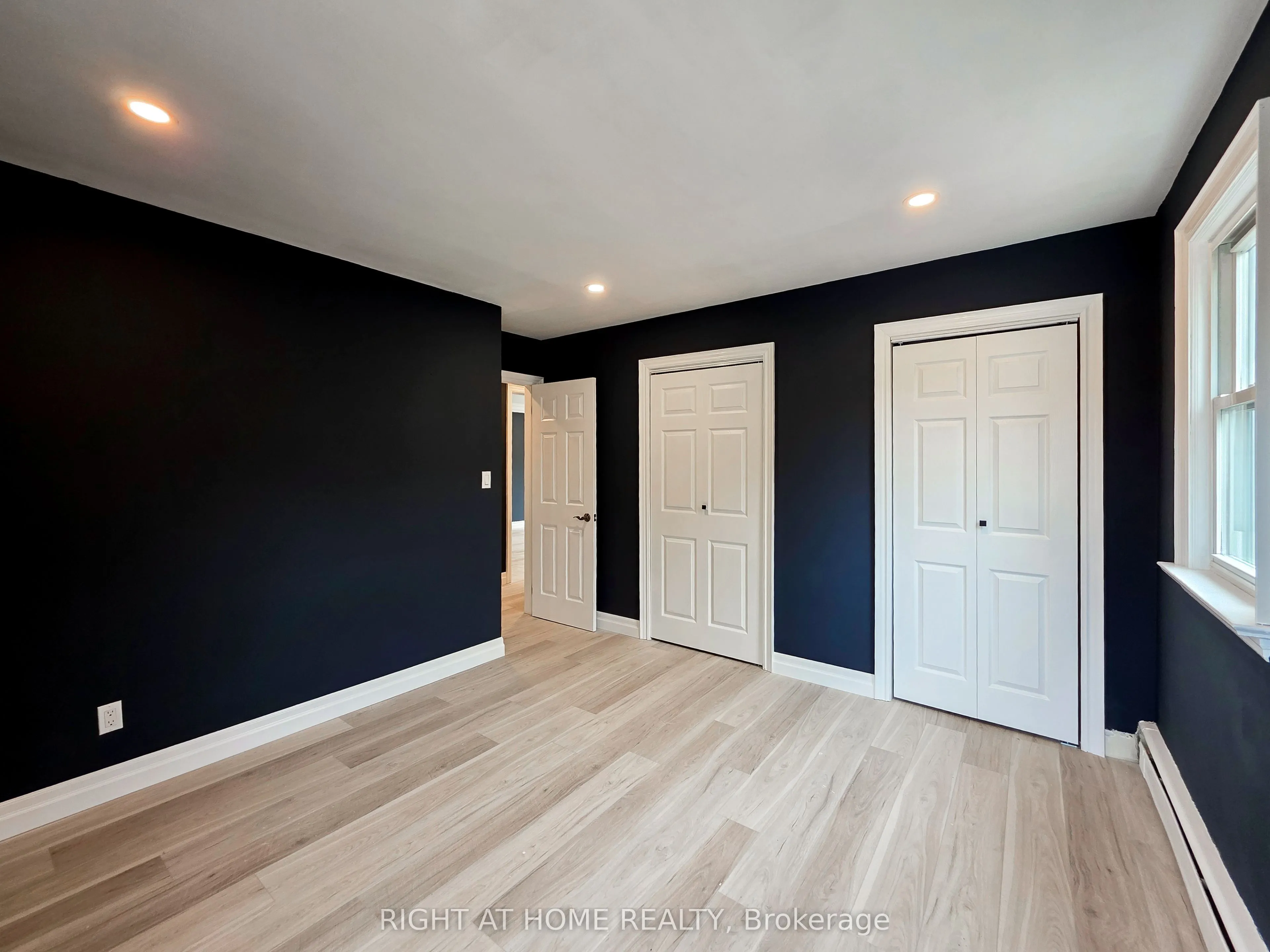 385 Mary Street N, #Main Floor