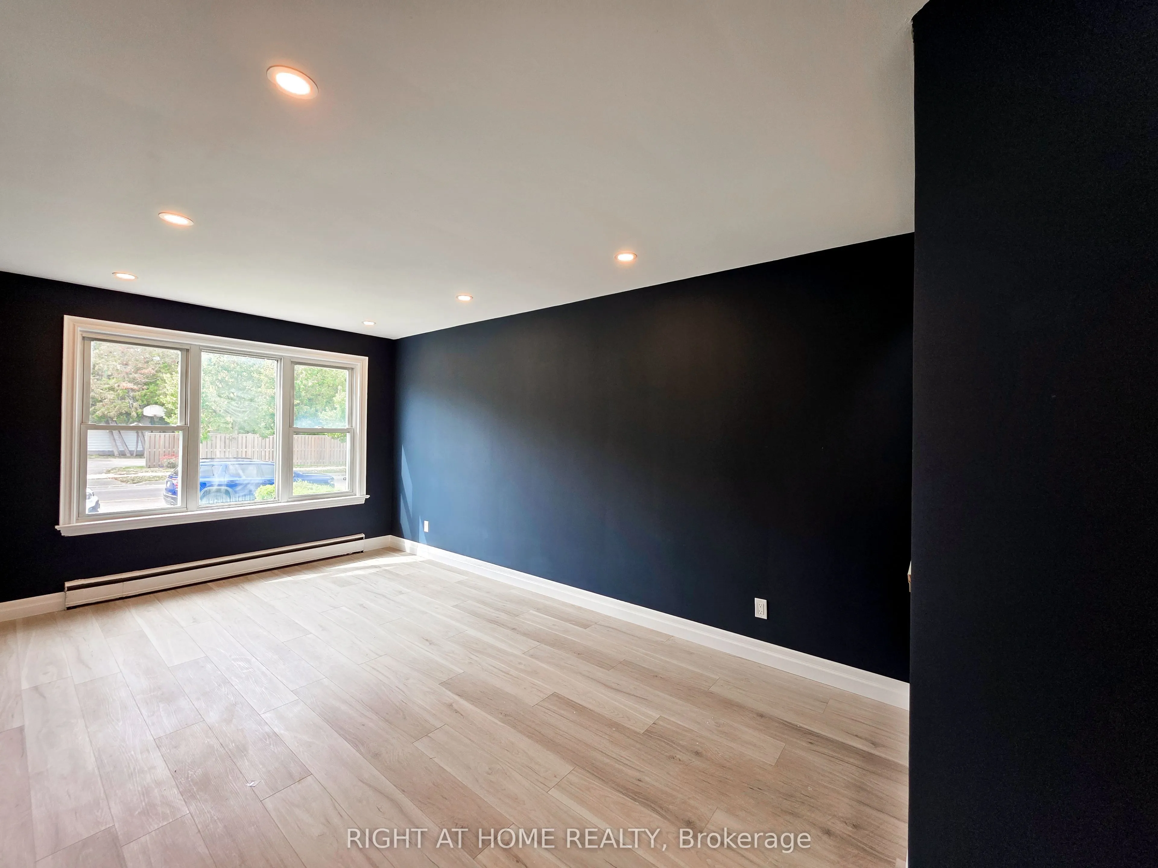 385 Mary Street N, #Main Floor