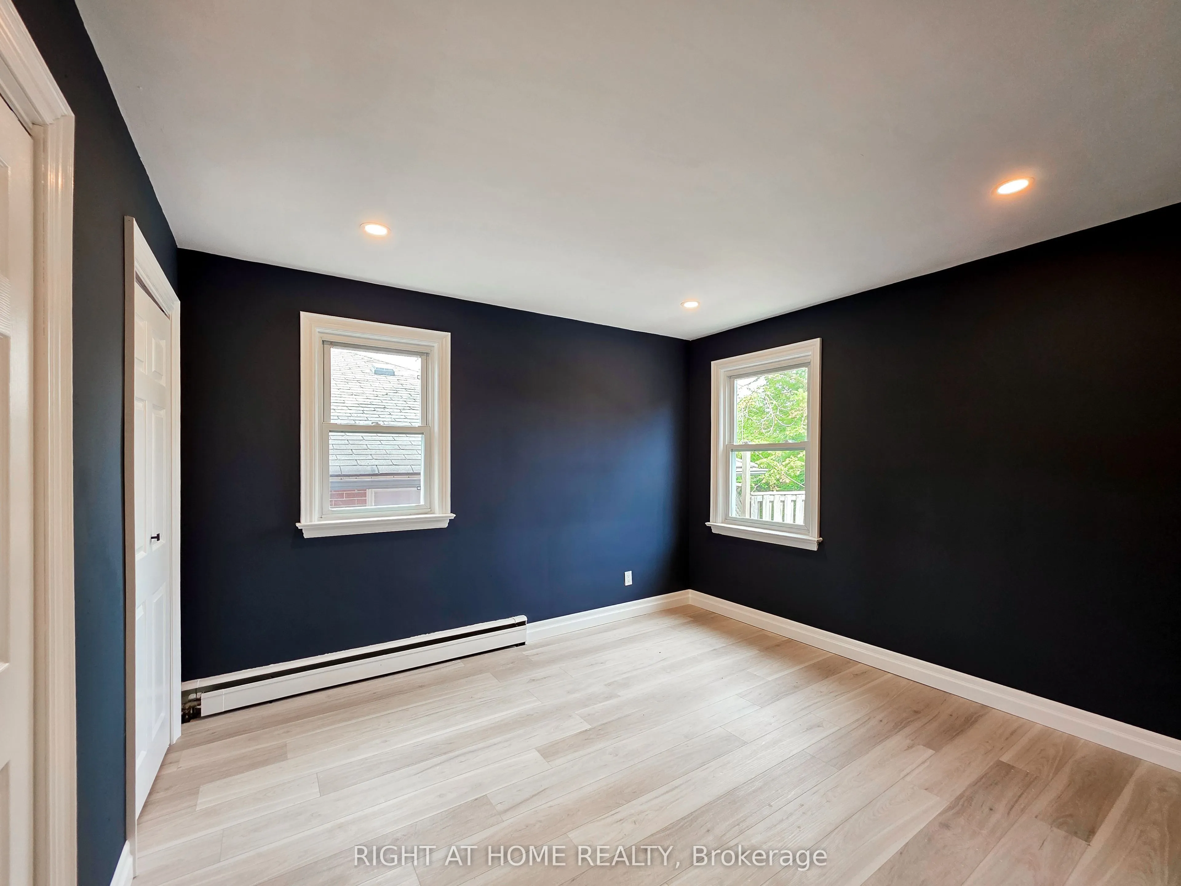 385 Mary Street N, #Main Floor