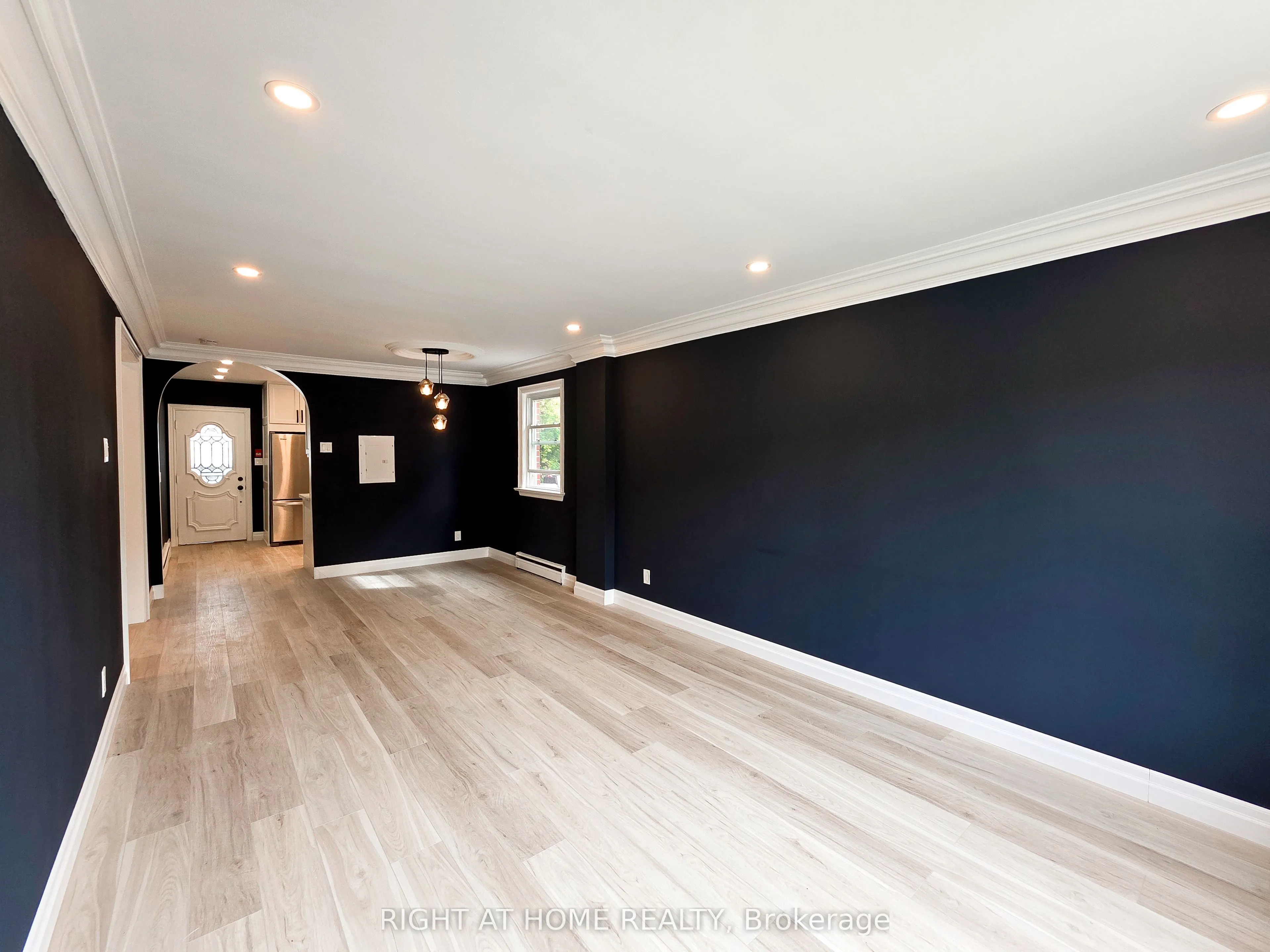 385 Mary Street N, #Main Floor
