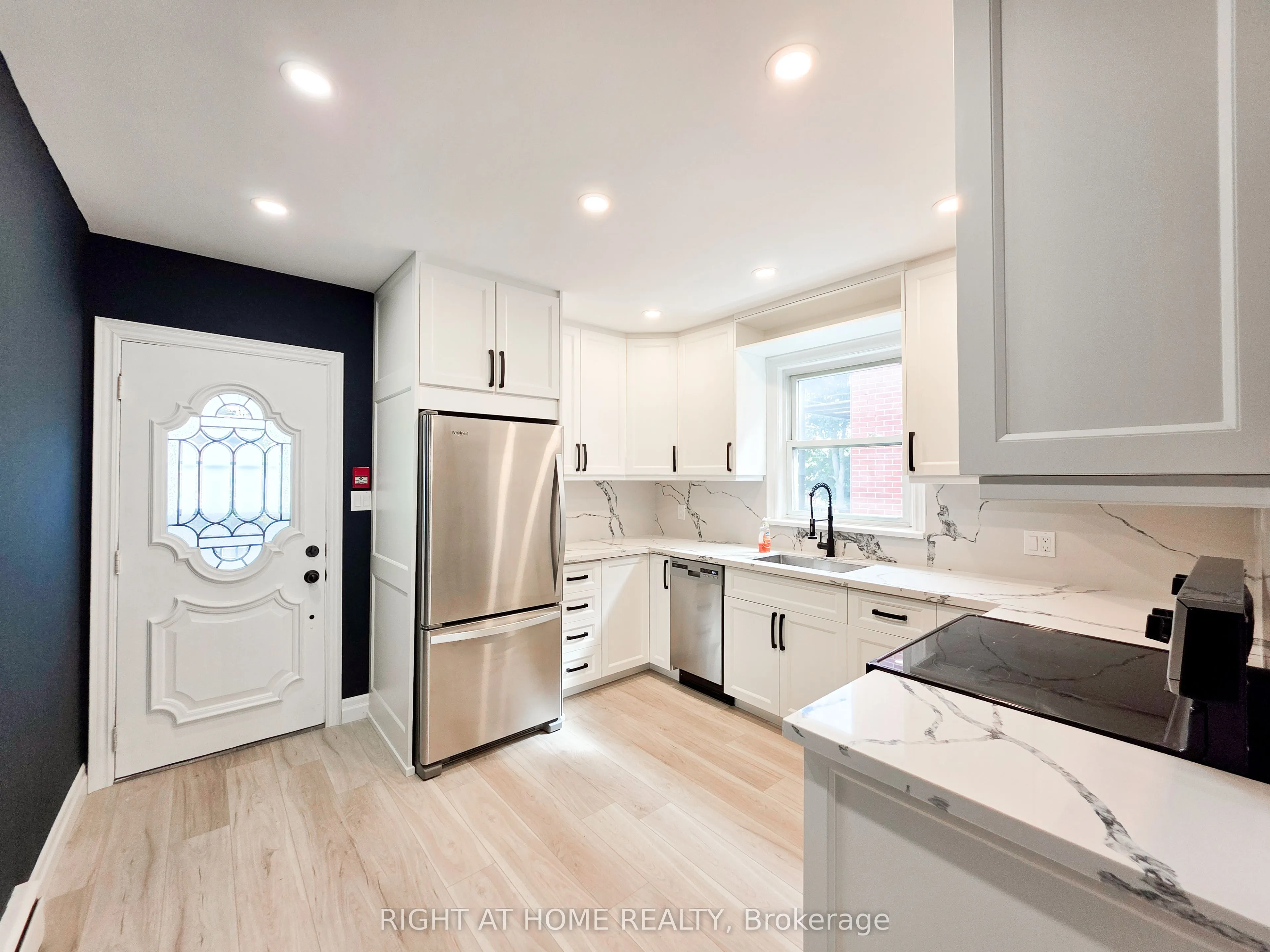 385 Mary Street N, #Main Floor