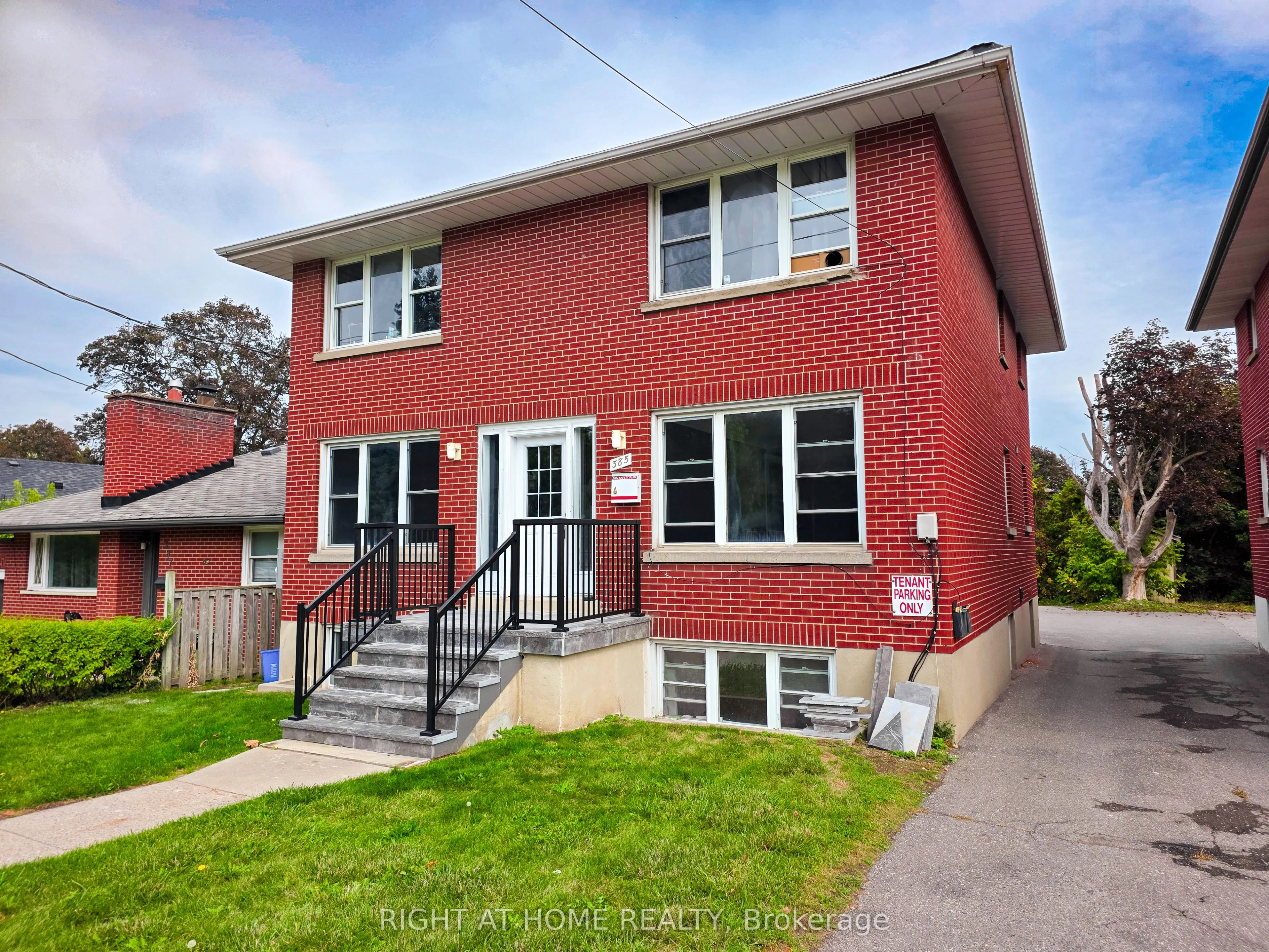 385 Mary Street N, #Main Floor