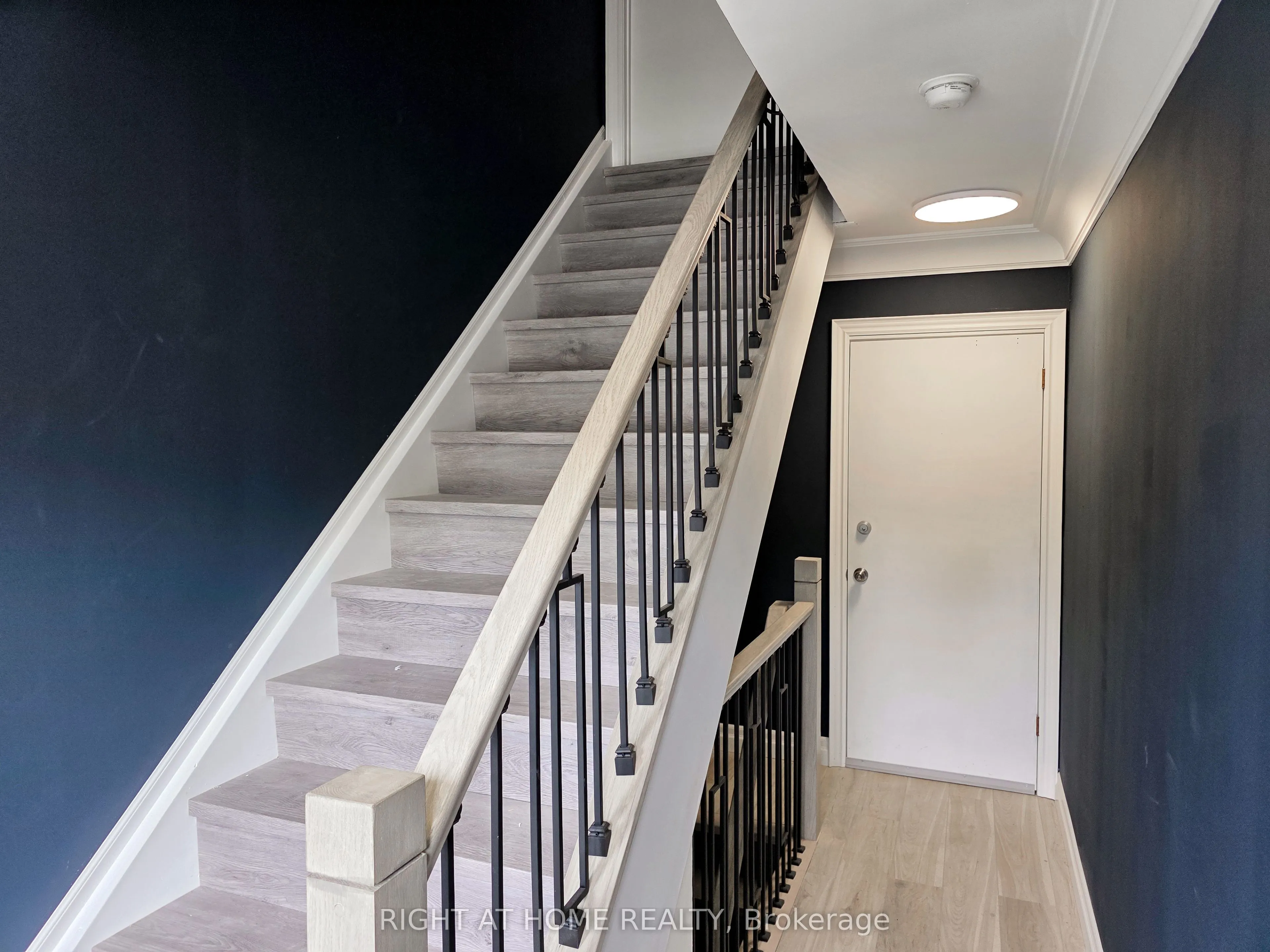 385 Mary Street N, #Main Floor